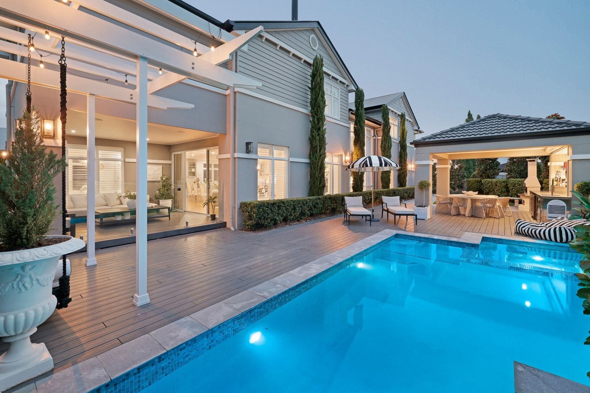 8 Queen Guineveres Place, Sovereign Islands QLD 4216, Sovereign Islands - Image 1