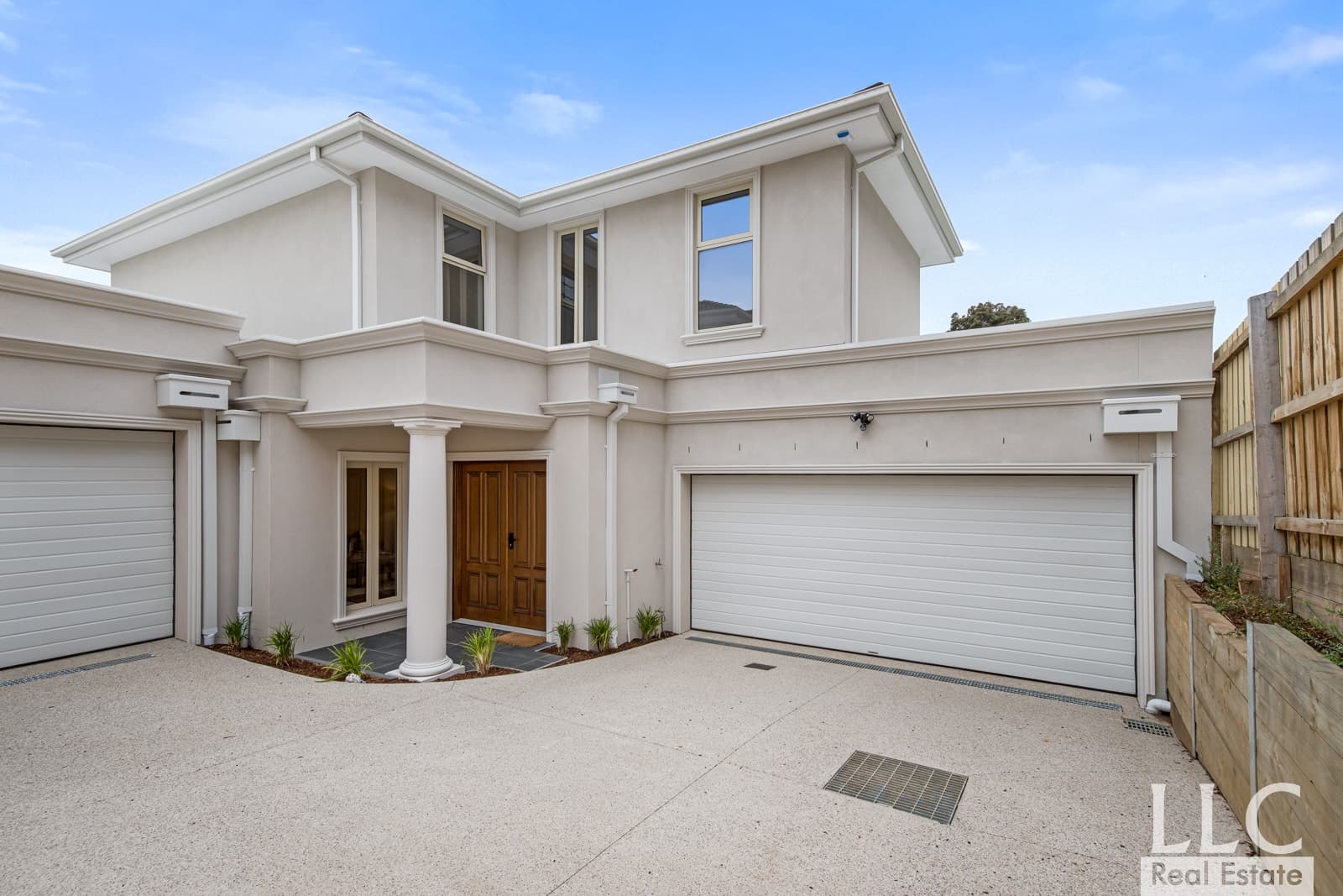 2/18 Brazilia Drive, Glen Waverley - Image 1
