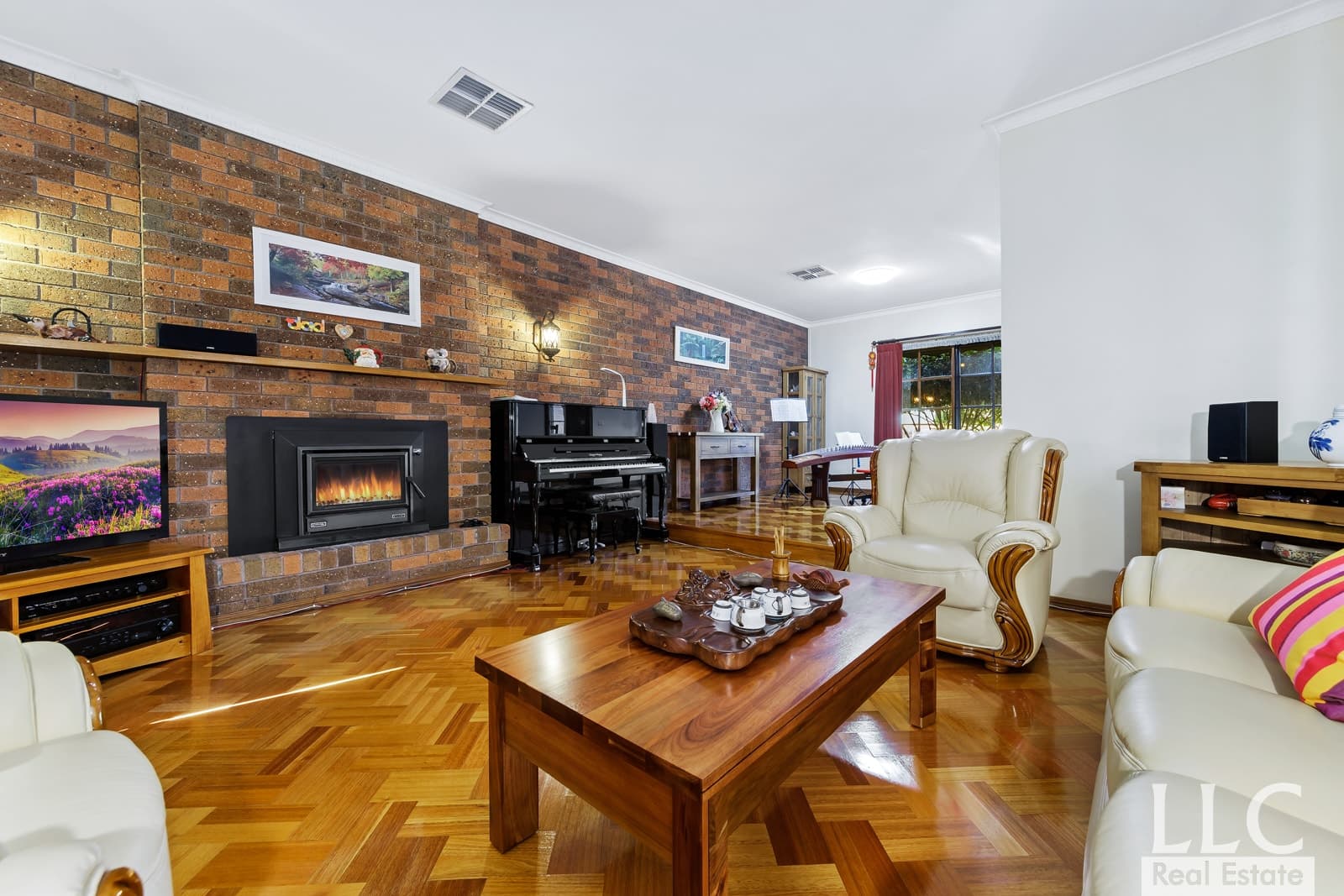 925C/11 Woodview Court, Wheelers Hill - Thumbnail 2
