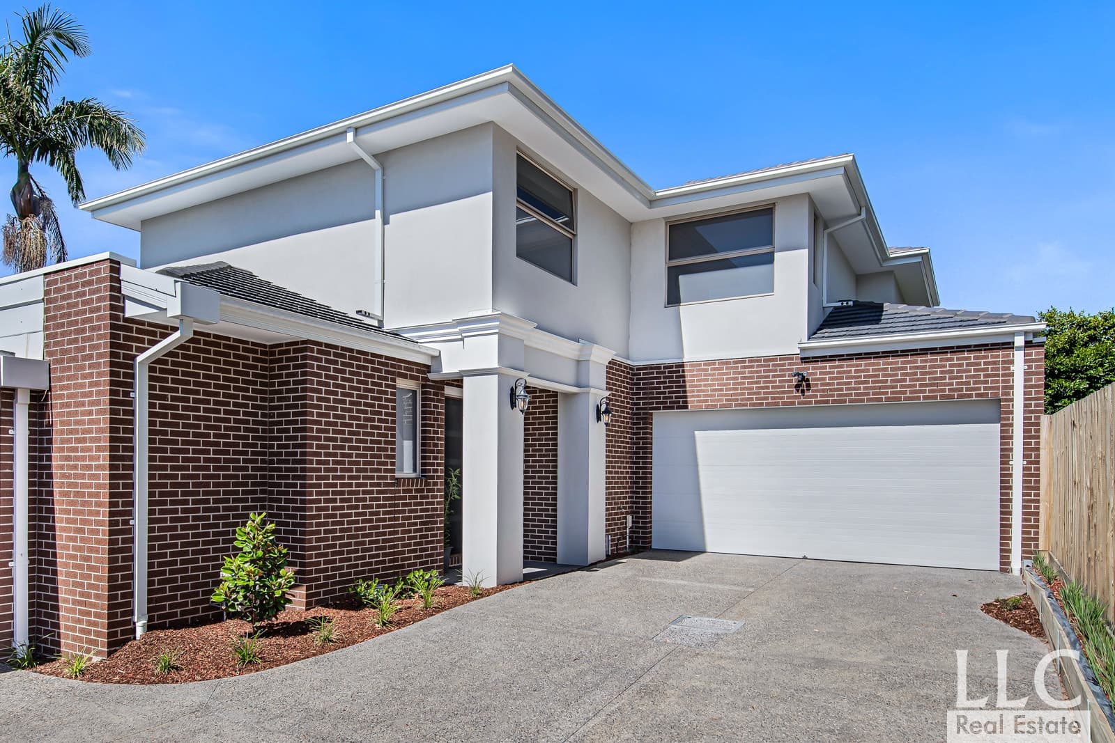 2/11 Branksome Grove, Blackburn South - Image 1