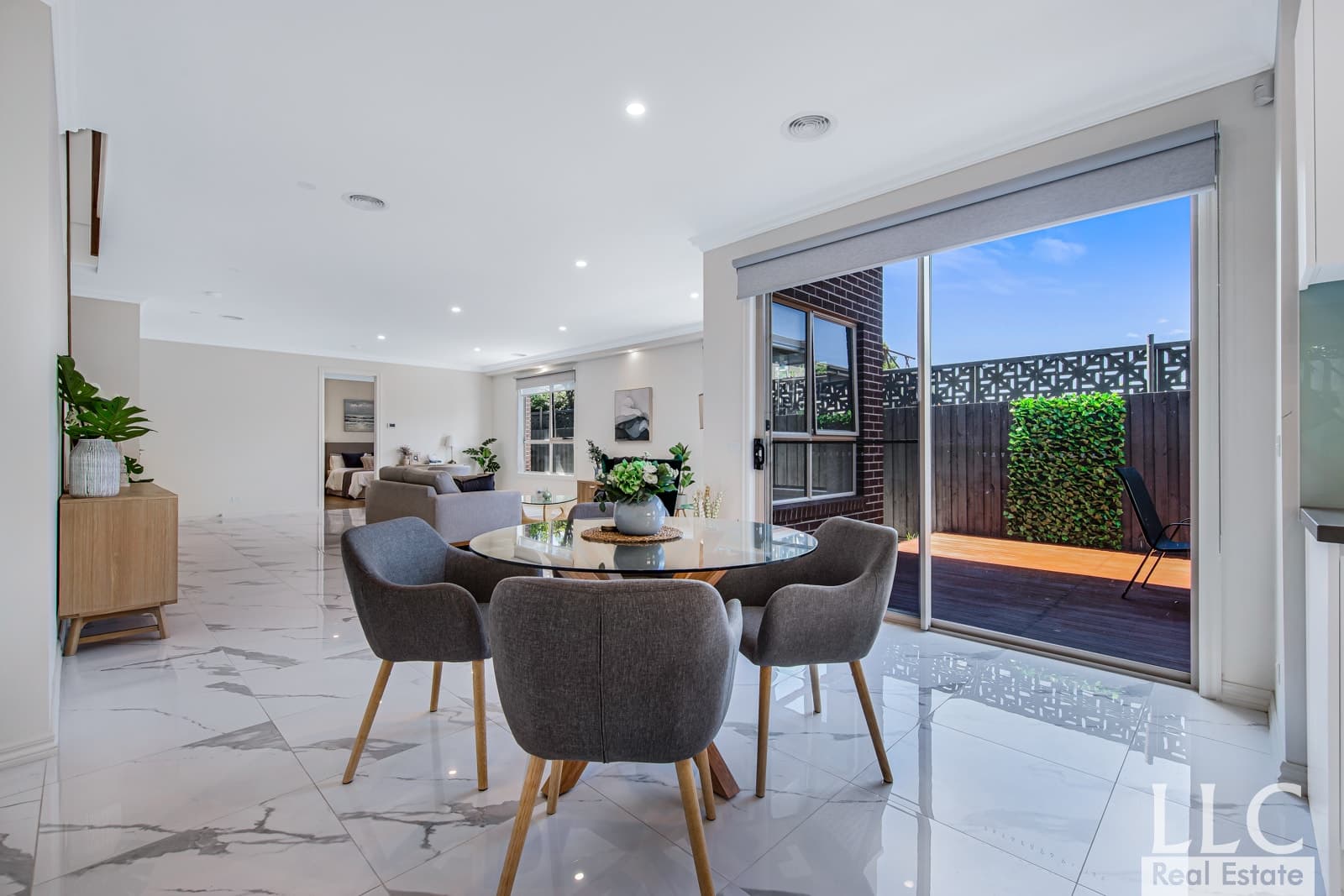 2/11 Branksome Grove, Blackburn South - Thumbnail 3