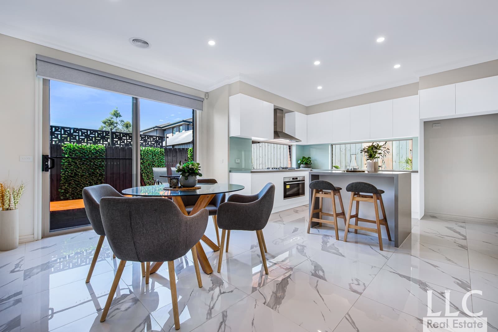 2/11 Branksome Grove, Blackburn South - Thumbnail 4