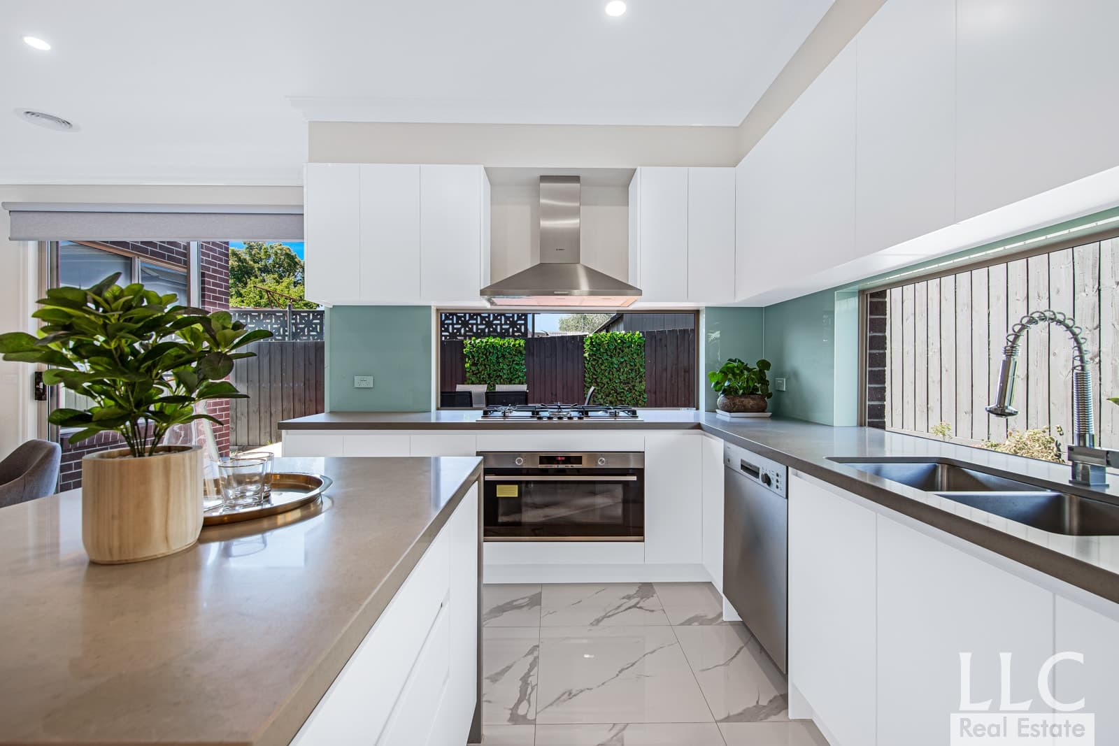 2/11 Branksome Grove, Blackburn South - Thumbnail 5