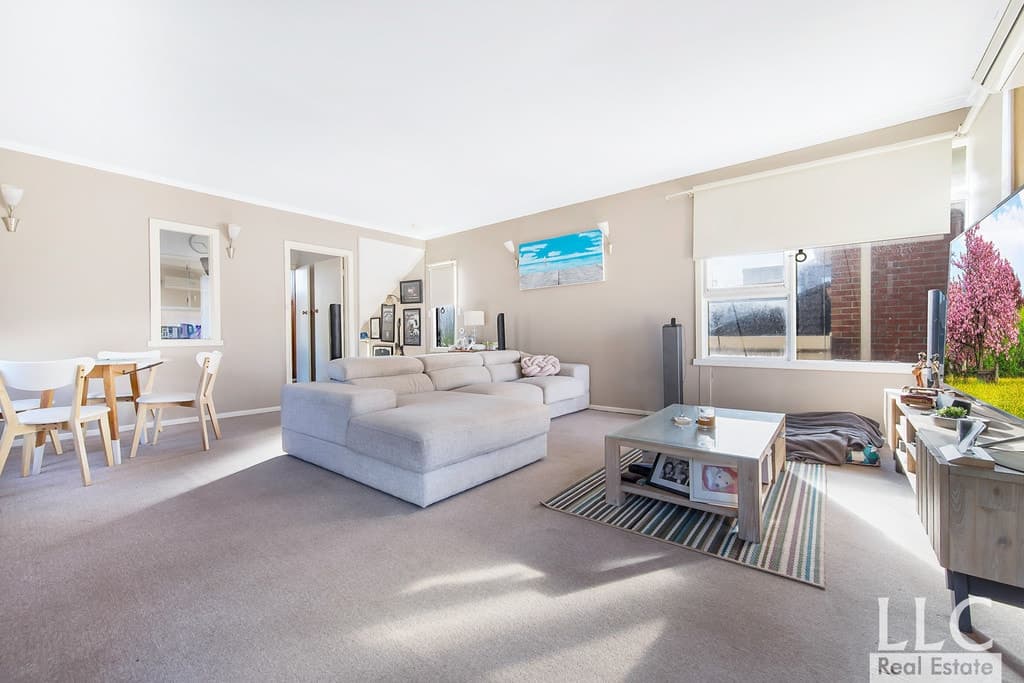 13 Newington Parade, Chelsea - Thumbnail 3