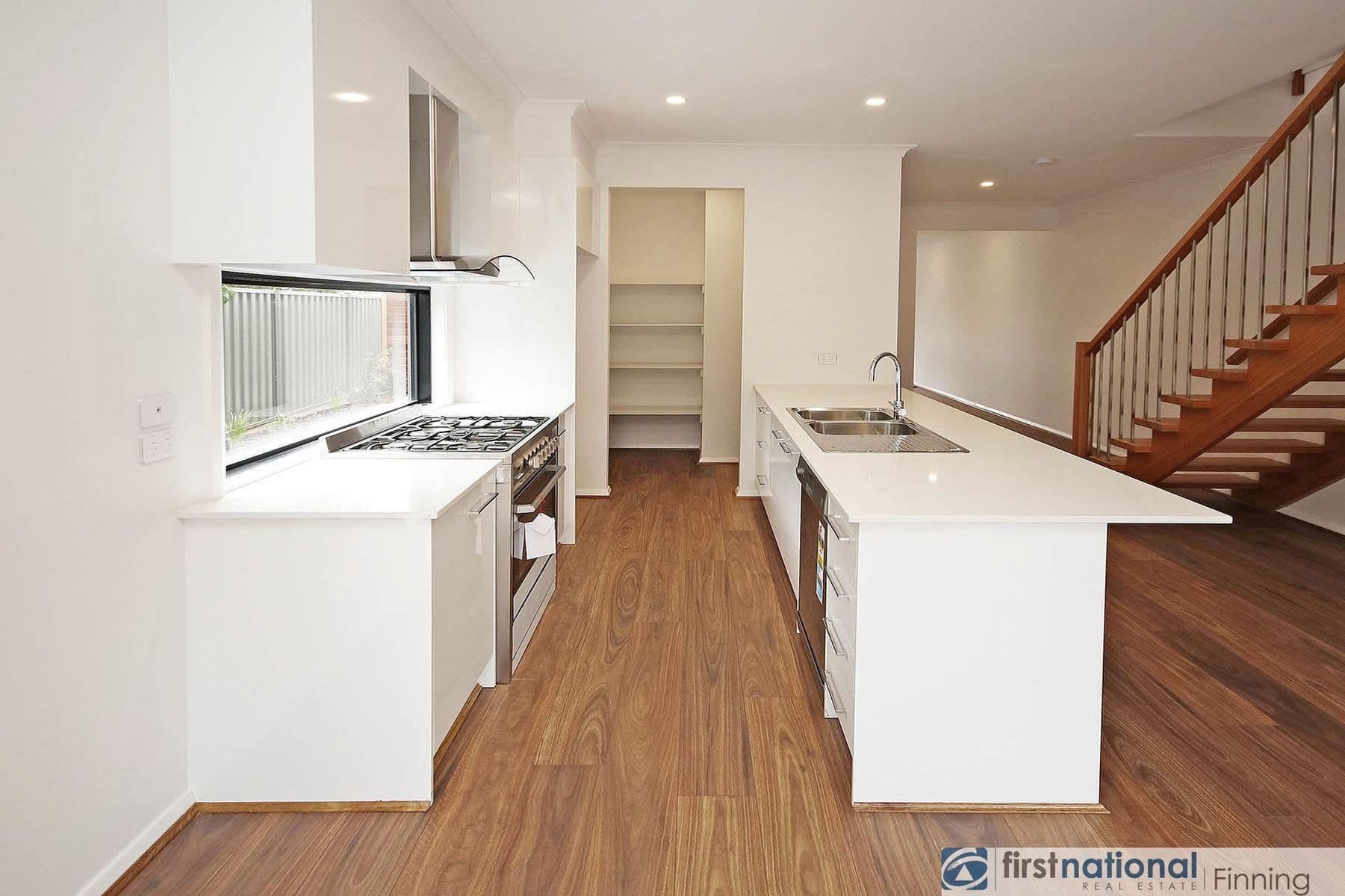 31 Elmslie Drive, Cranbourne East VIC 3977, Cranbourne East - Thumbnail 3