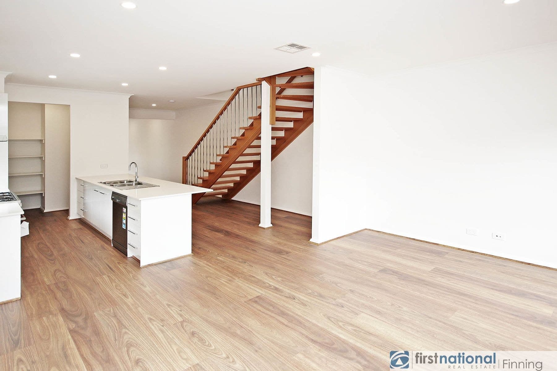 31 Elmslie Drive, Cranbourne East VIC 3977, Cranbourne East - Thumbnail 5
