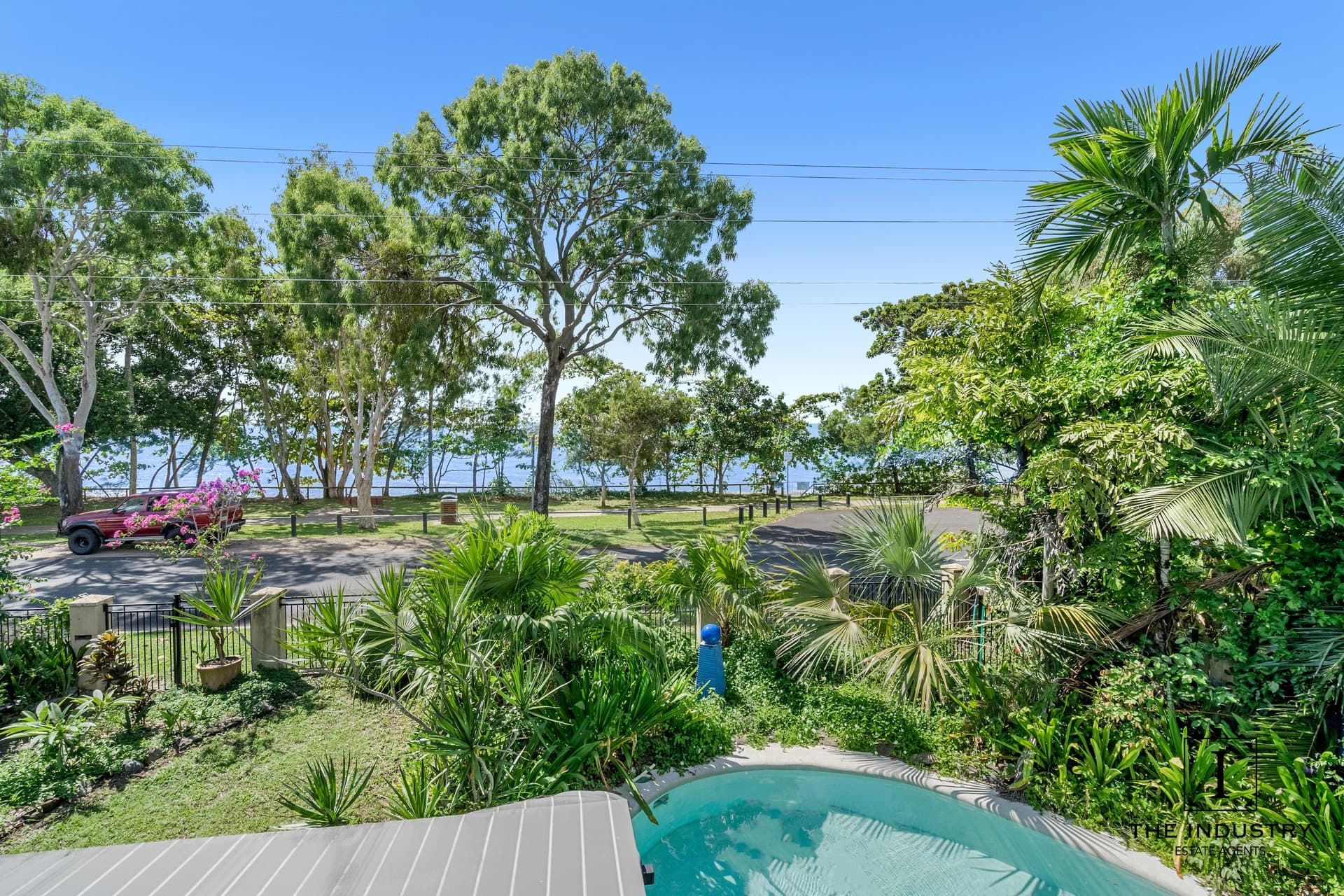 29-31 Casuarina Street, Holloways Beach - Thumbnail 3