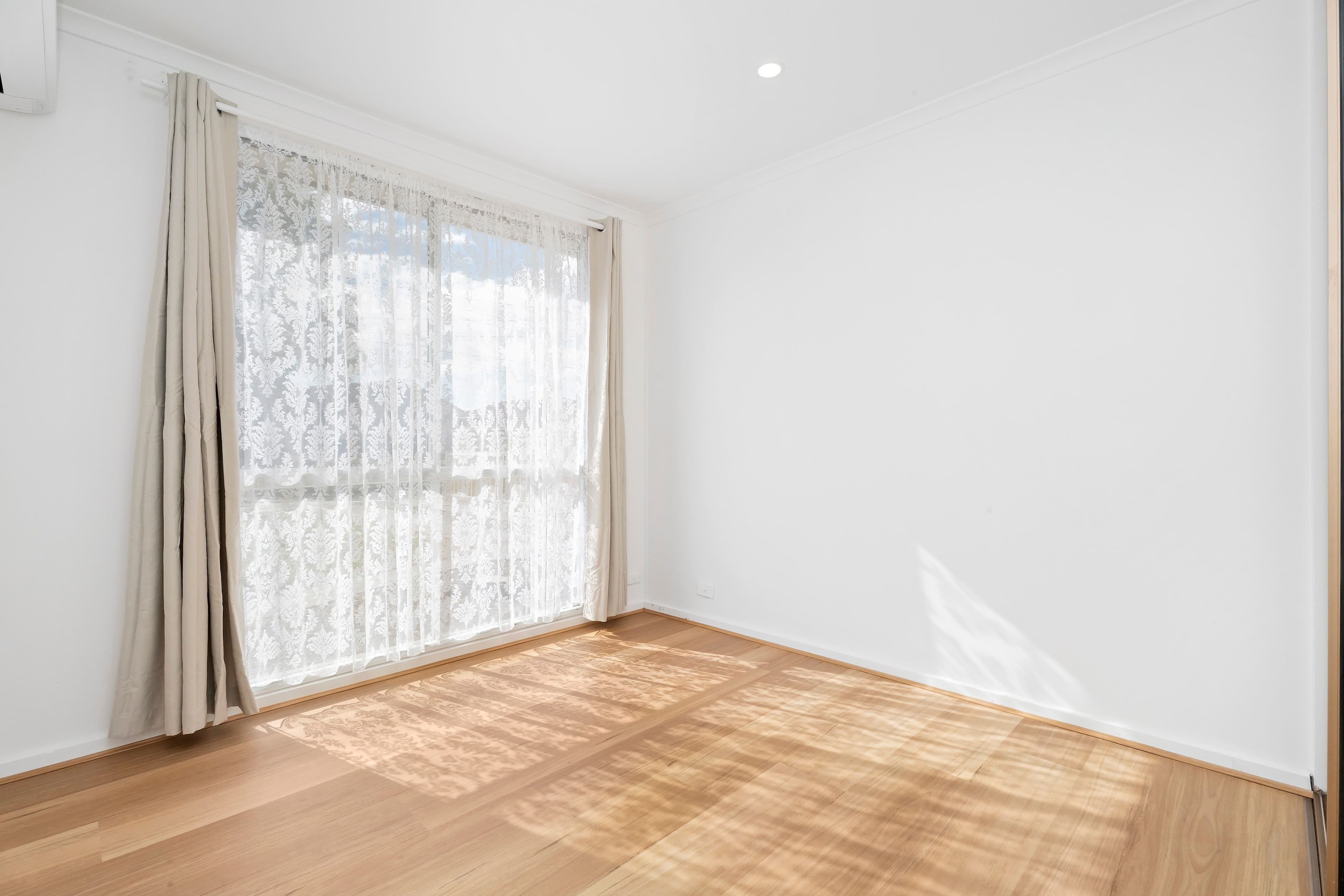 16 Valentine Crescent, Sunshine West VIC 3020, Sunshine West - Thumbnail 4
