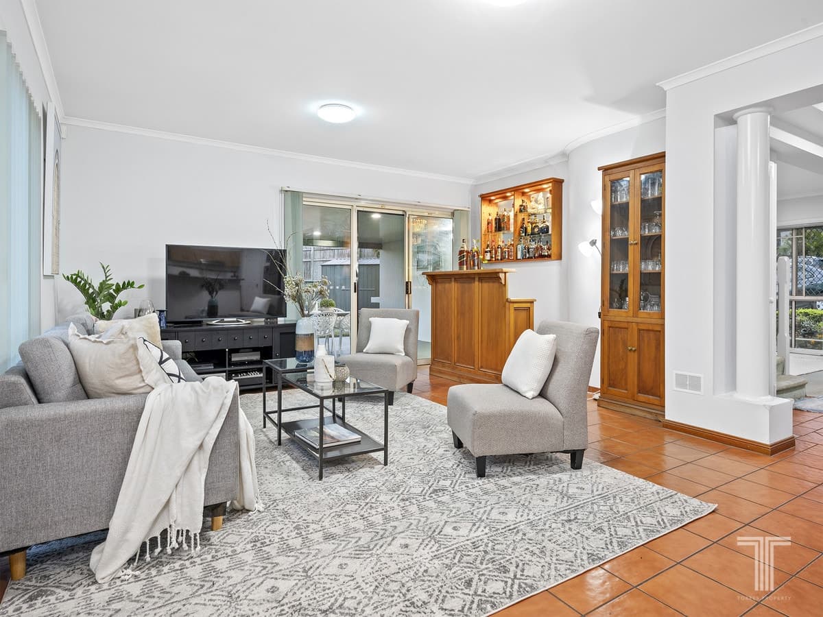6 Winchcombe Court, Carindale, Carindale - Thumbnail 3