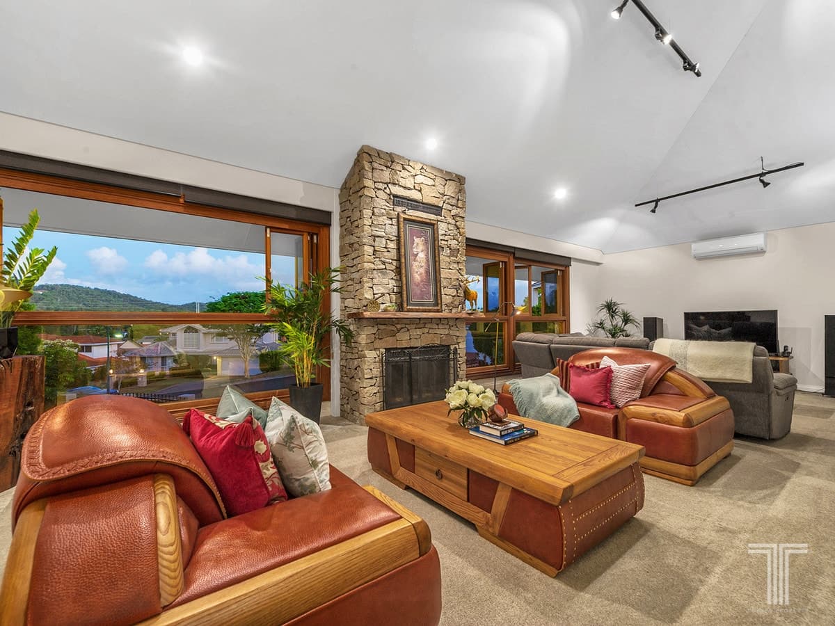 9 Hopetoun Close, Carindale, Carindale - Image 1