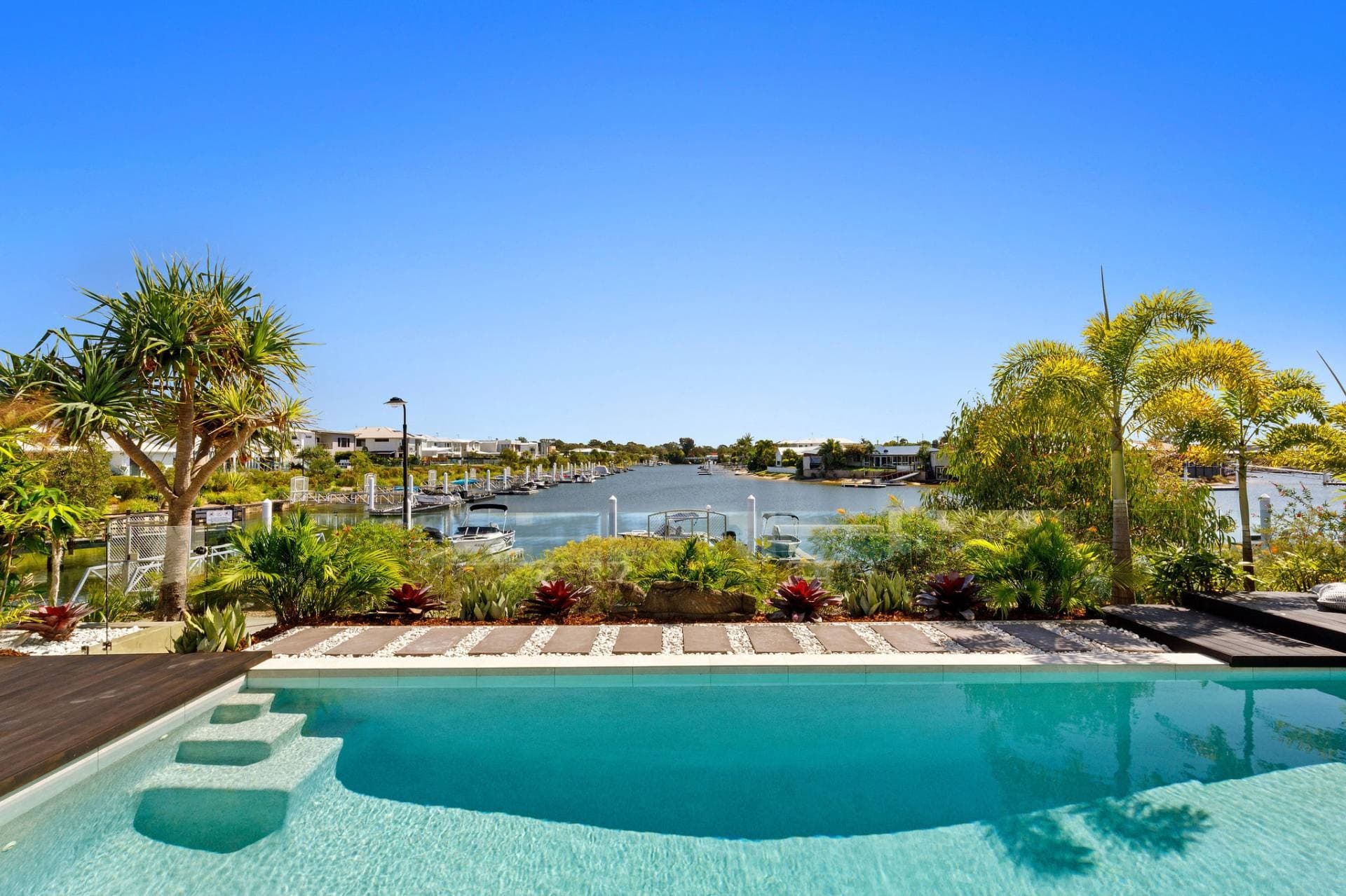 22 Riviera Place, Mountain Creek - Image 1