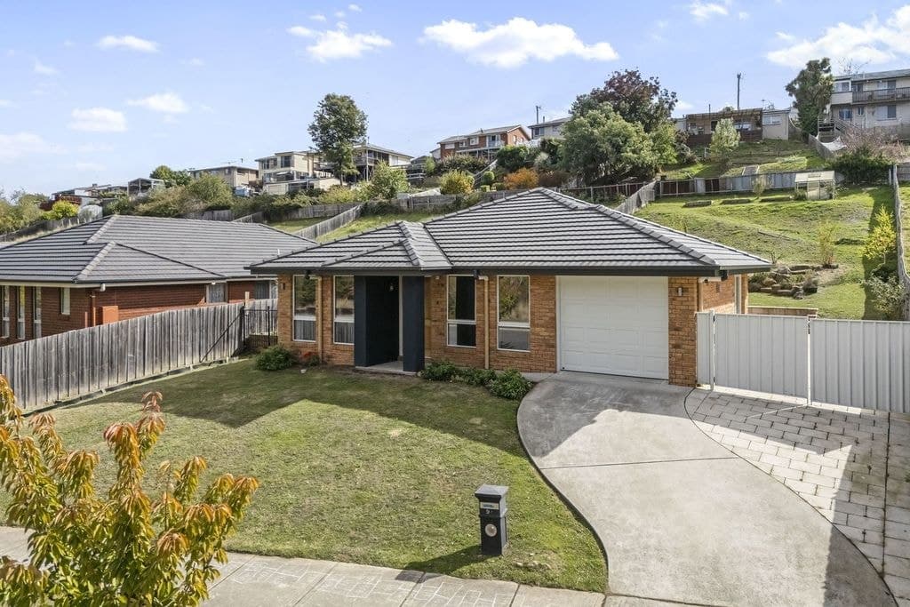 93 Parklands Parade, Newnham - Image 1
