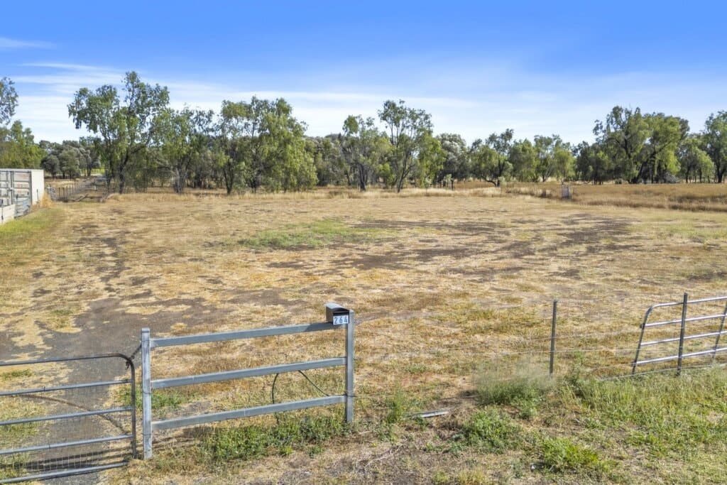 264 Chudleigh Drive, Emerald - Thumbnail 2