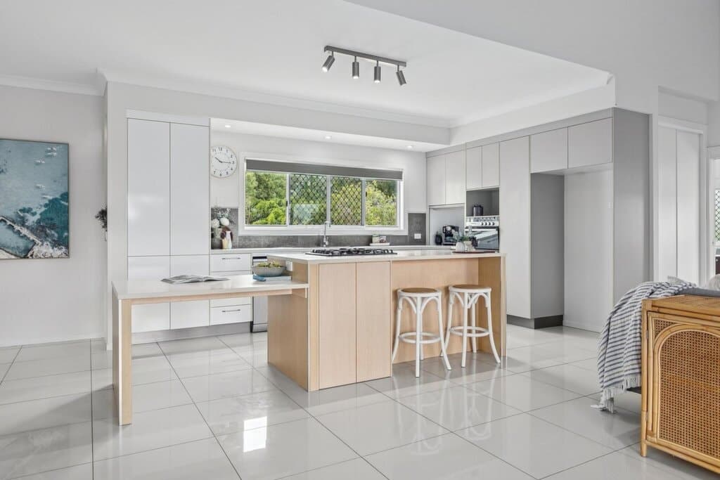 21 Waterview Drive, Lammermoor - Thumbnail 2