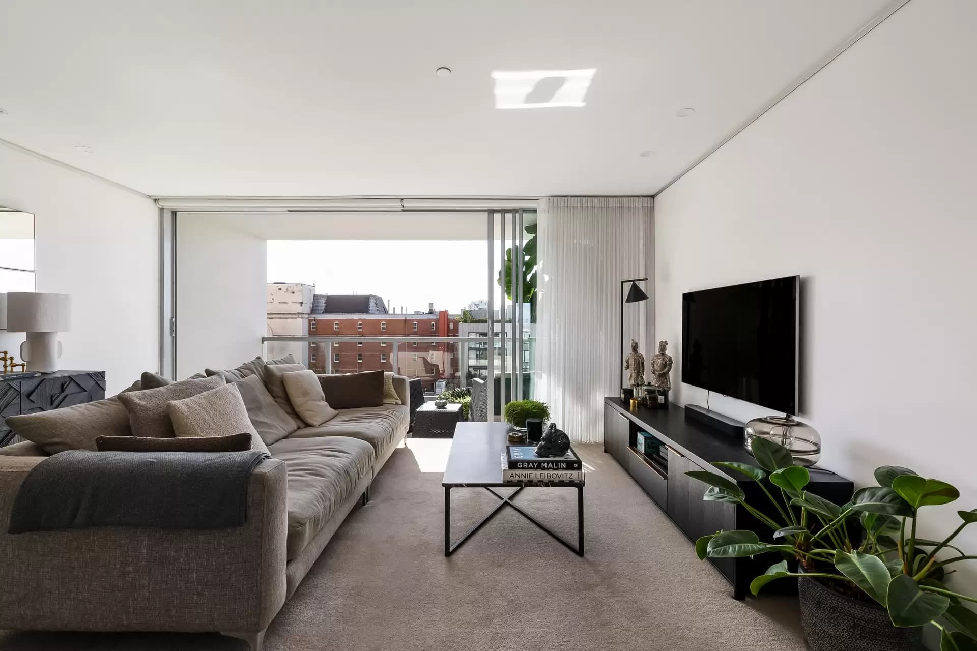 806/3 Kings Cross Road, Darlinghurst - Image 1
