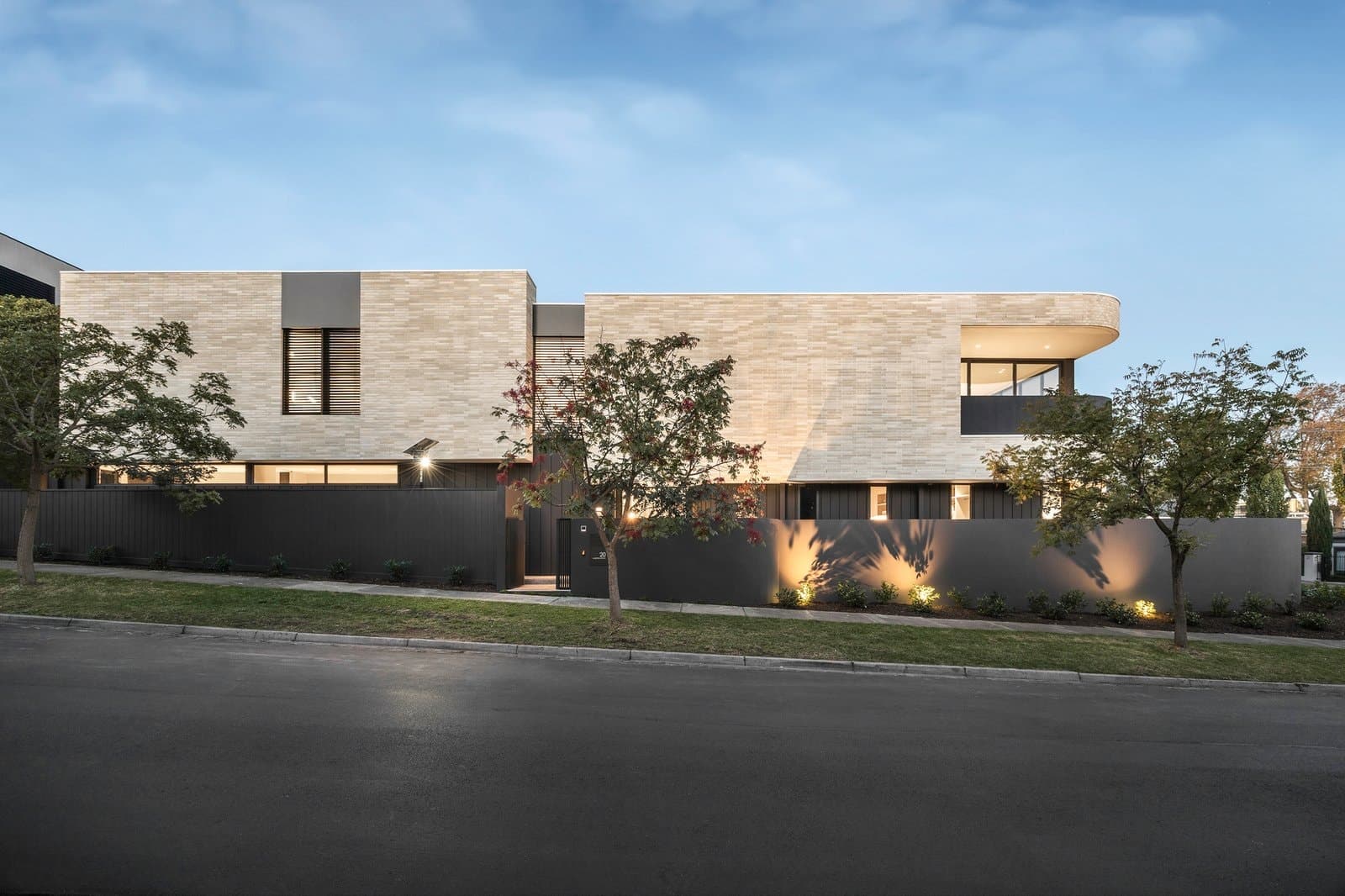 20 Madden Grove, Kew - Thumbnail 2