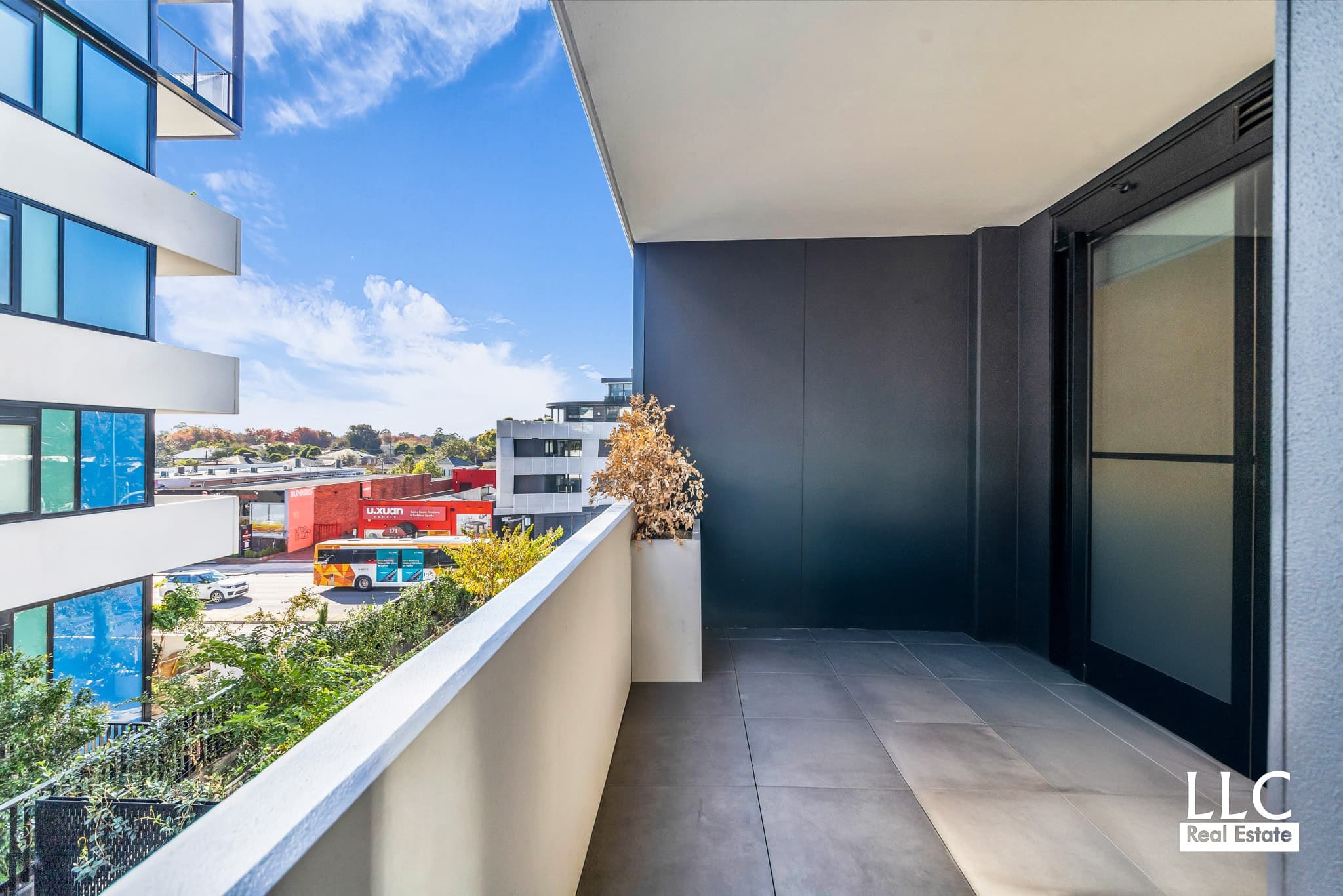 211/162 Whitehorse Road, Blackburn - Image 1