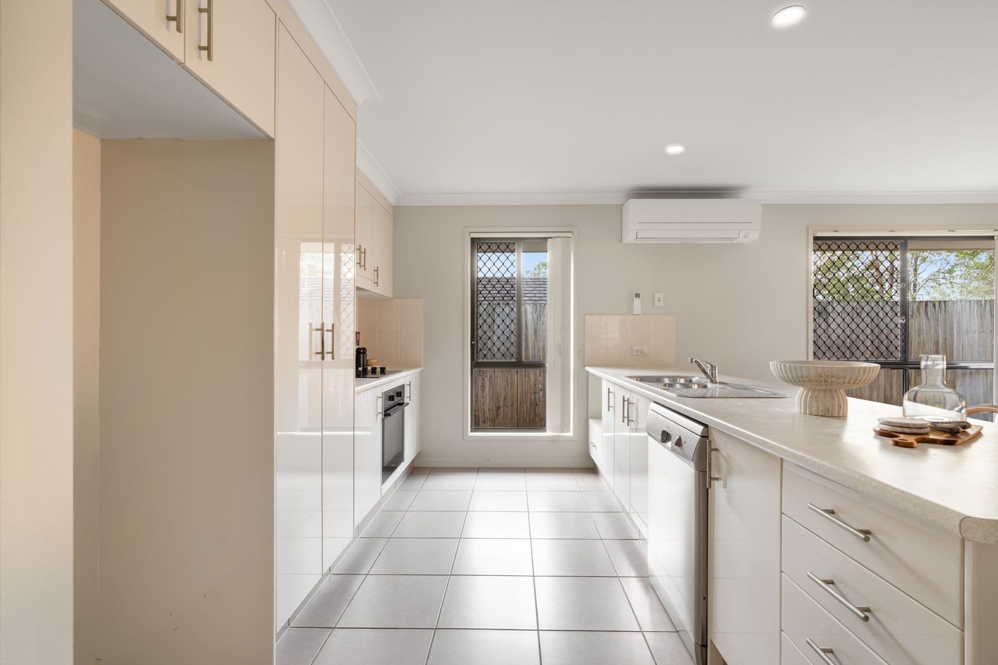 10 Goundry Drive, Holmview QLD 4207, Holmview - Thumbnail 2