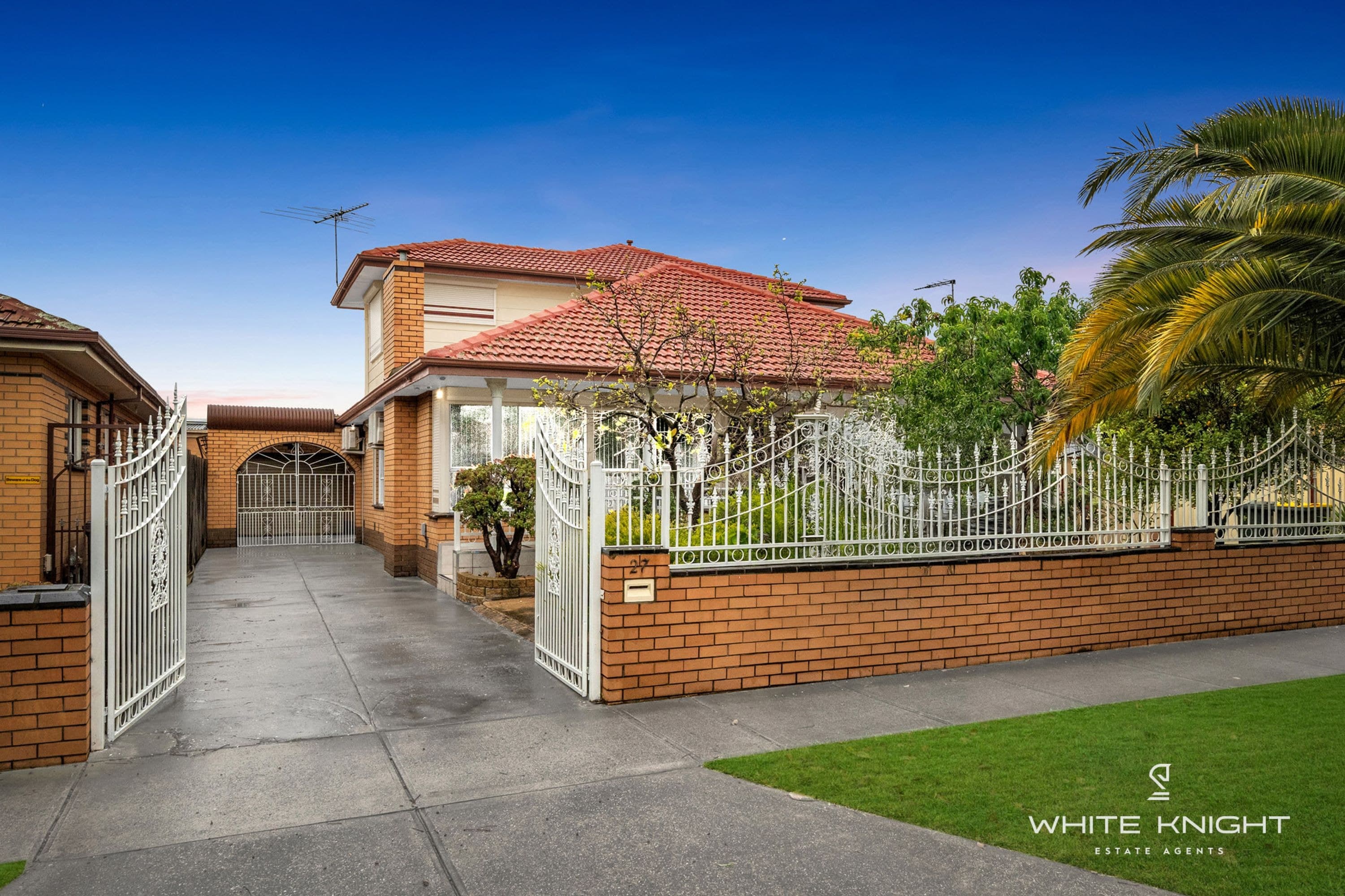 27 Mulhall Drive, St Albans VIC 3021, St Albans - Image 1
