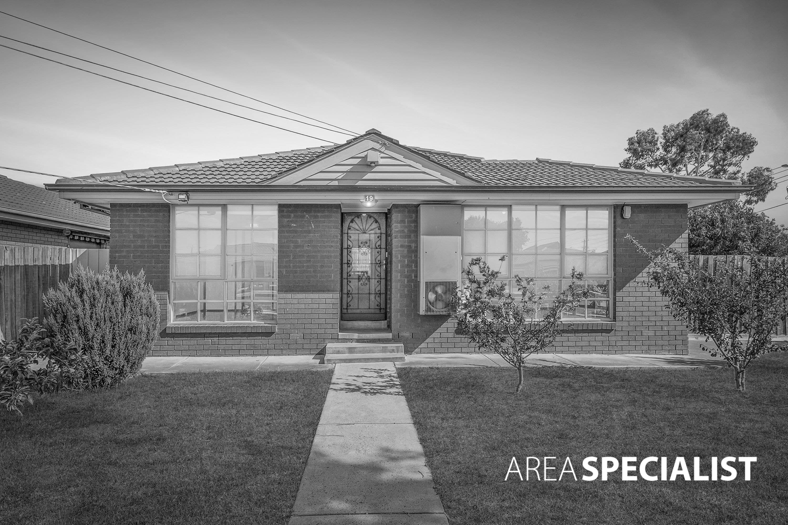 19 Pottenger Way, St Albans VIC 3021, St Albans - Image 1