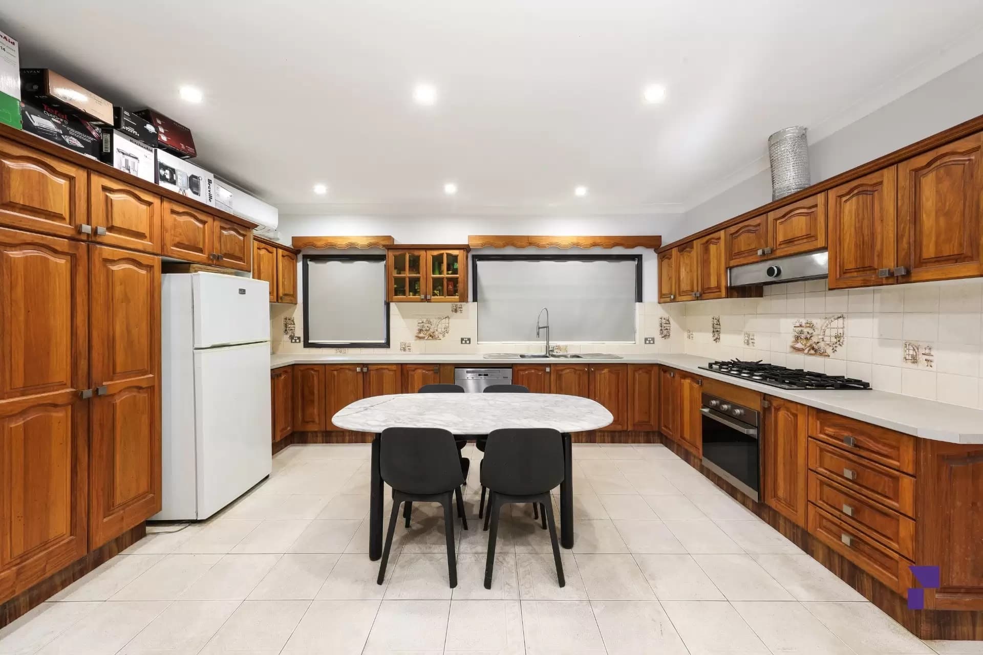 27 Lascelles Avenue, Greenacre - Thumbnail 2