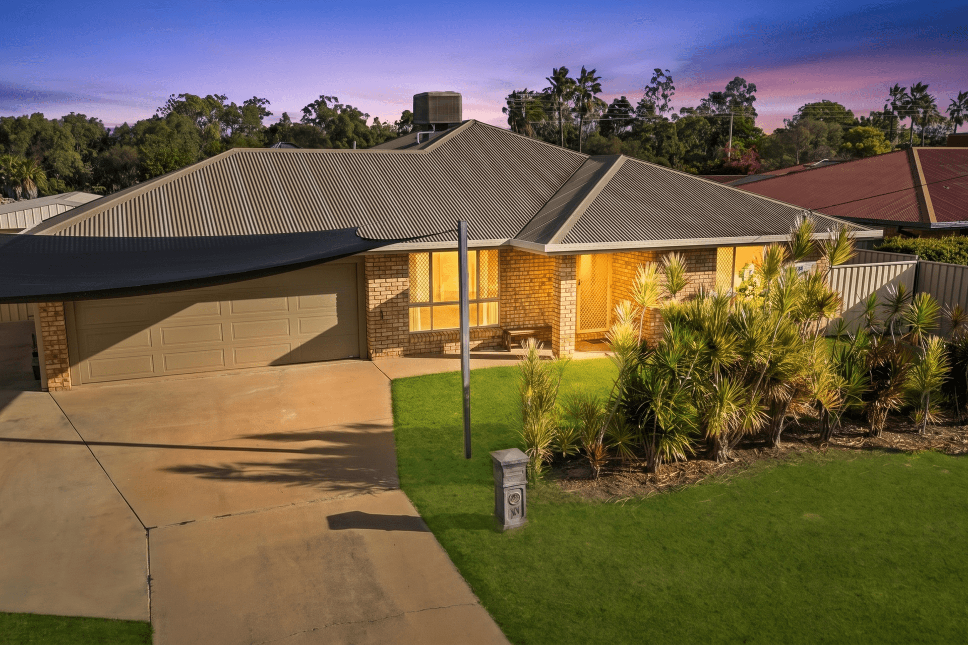 16 Crinum Crescent, Emerald - Image 1