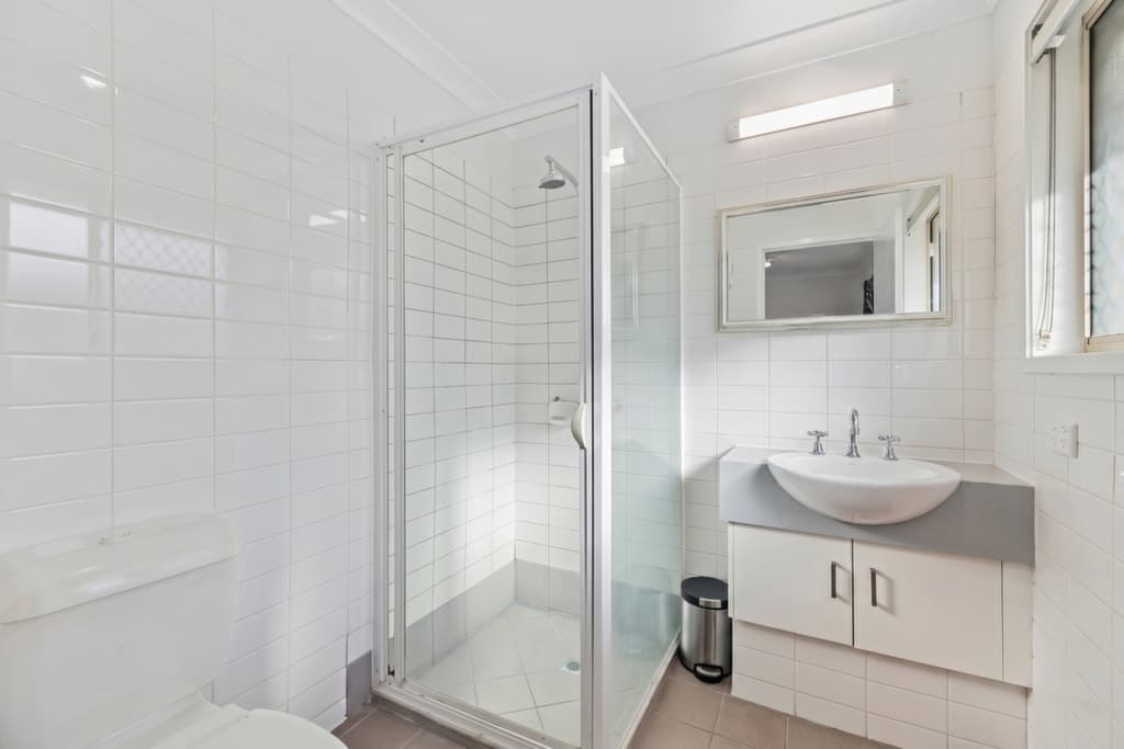 16 Crinum Crescent, Emerald - Thumbnail 4