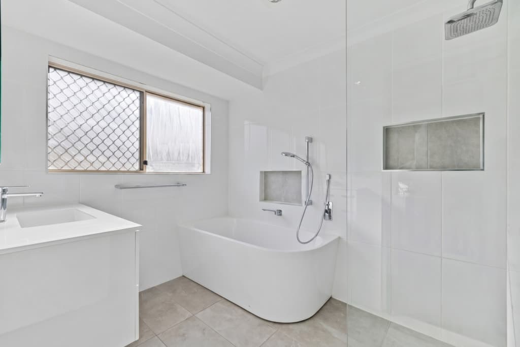 16 Crinum Crescent, Emerald - Thumbnail 5