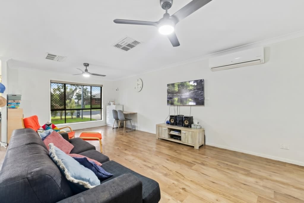 16 Crinum Crescent, Emerald - Thumbnail 7