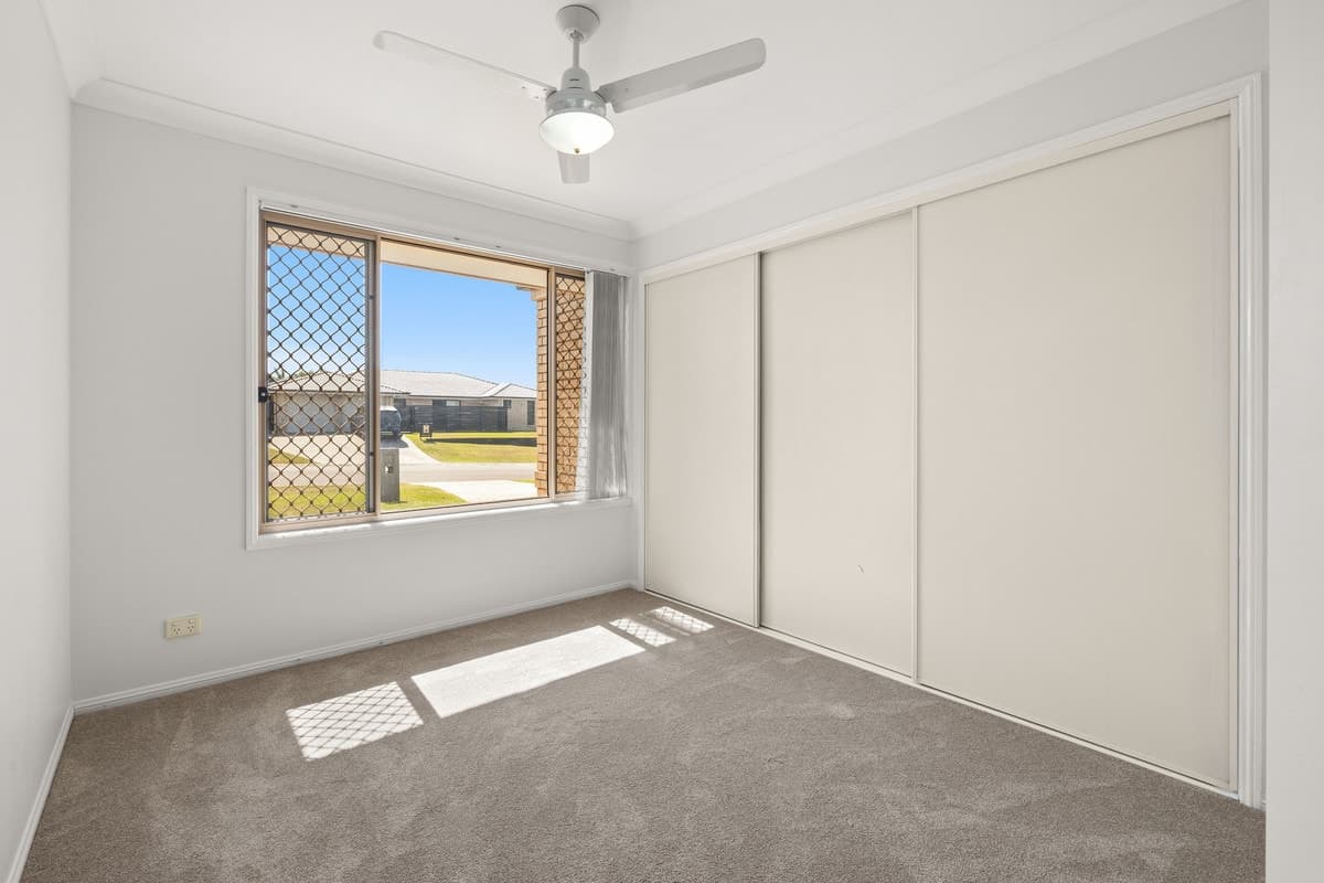 40 Cairns Crescent, DECEPTION BAY, Deception Bay - Thumbnail 2
