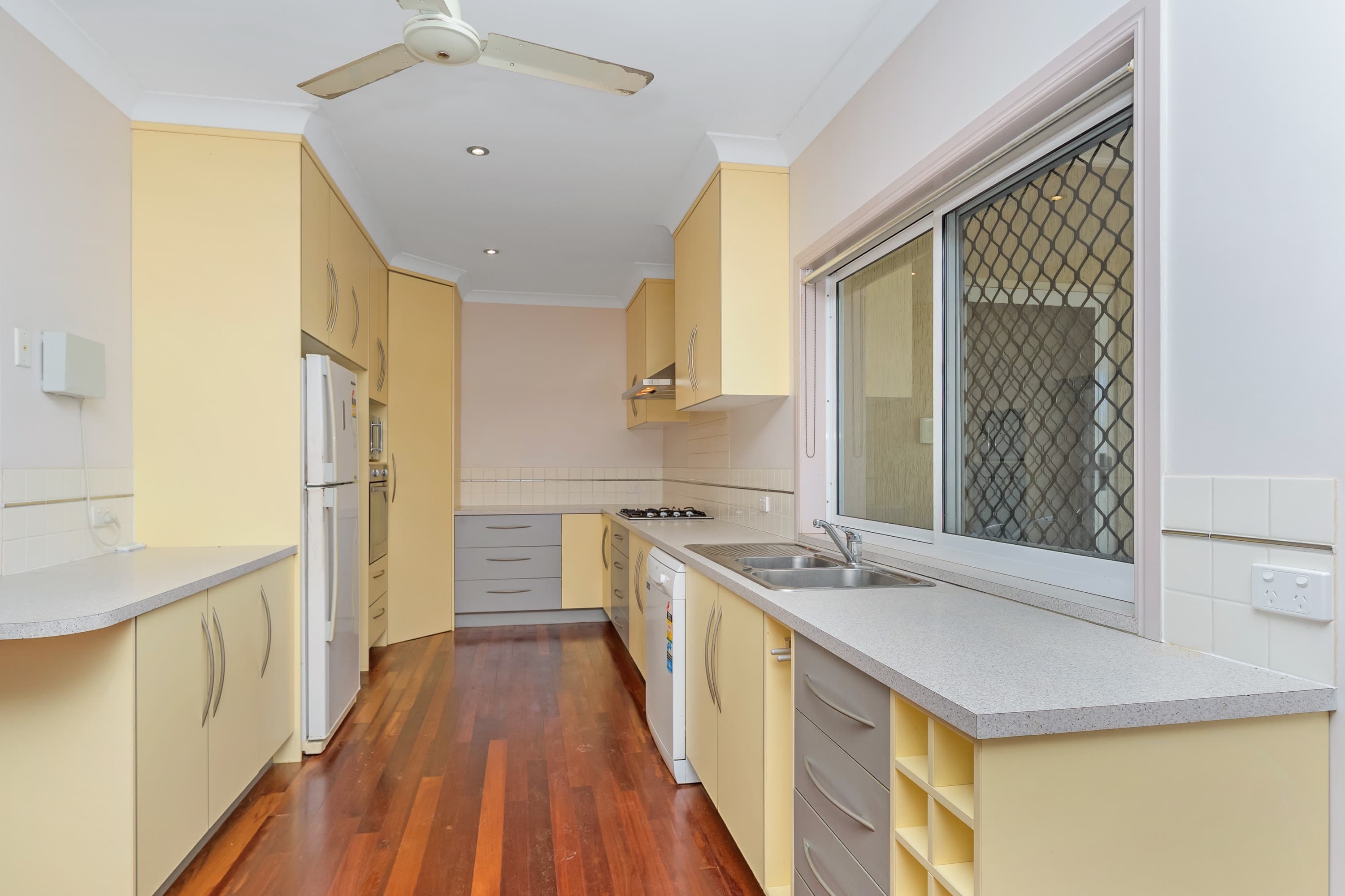11 Marita Court, Bushland Beach - Thumbnail 4