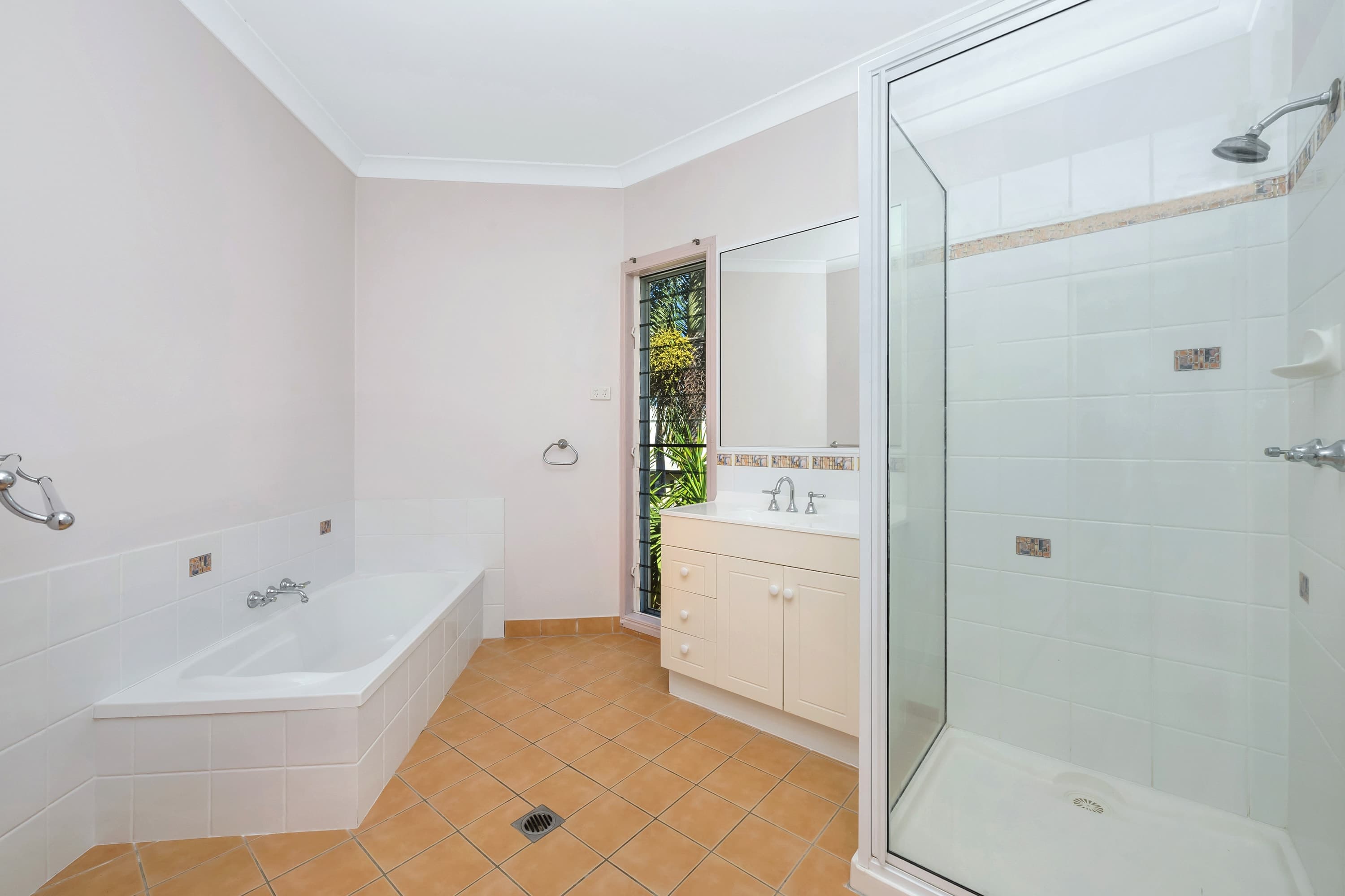 11 Marita Court, Bushland Beach - Thumbnail 8