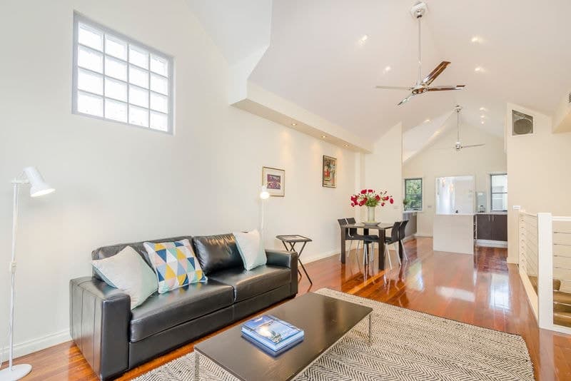 8 Bath Place, Williamstown - Thumbnail 2