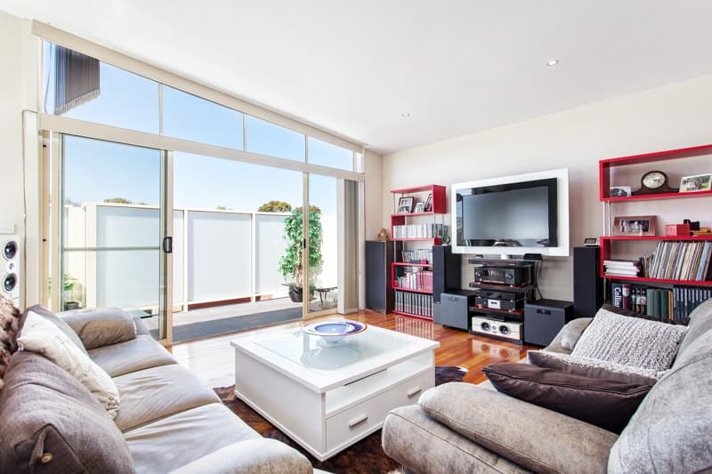 7 Deborah Lane, Newport - Thumbnail 2