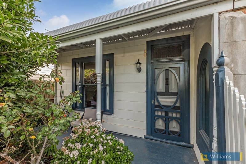 39 Elizabeth Street, Newport - Image 1