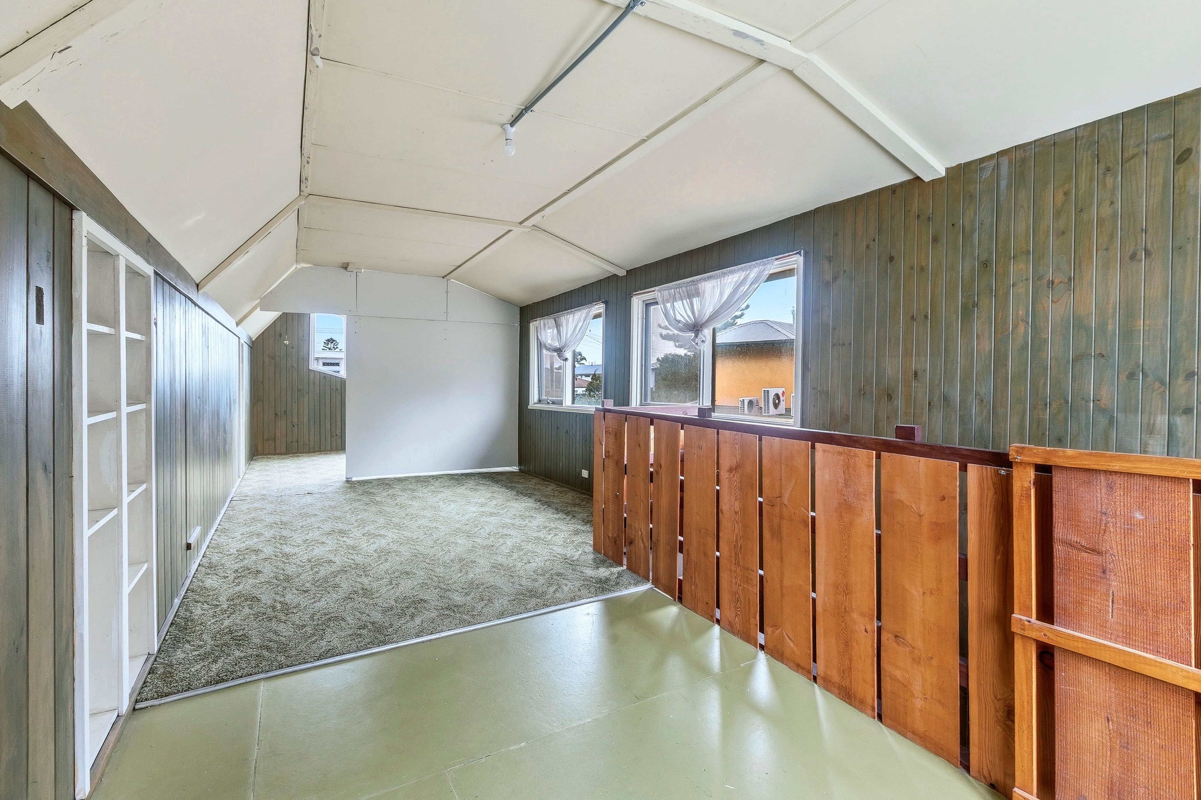 54 Tobruk Crescent, Williamstown - Thumbnail 2