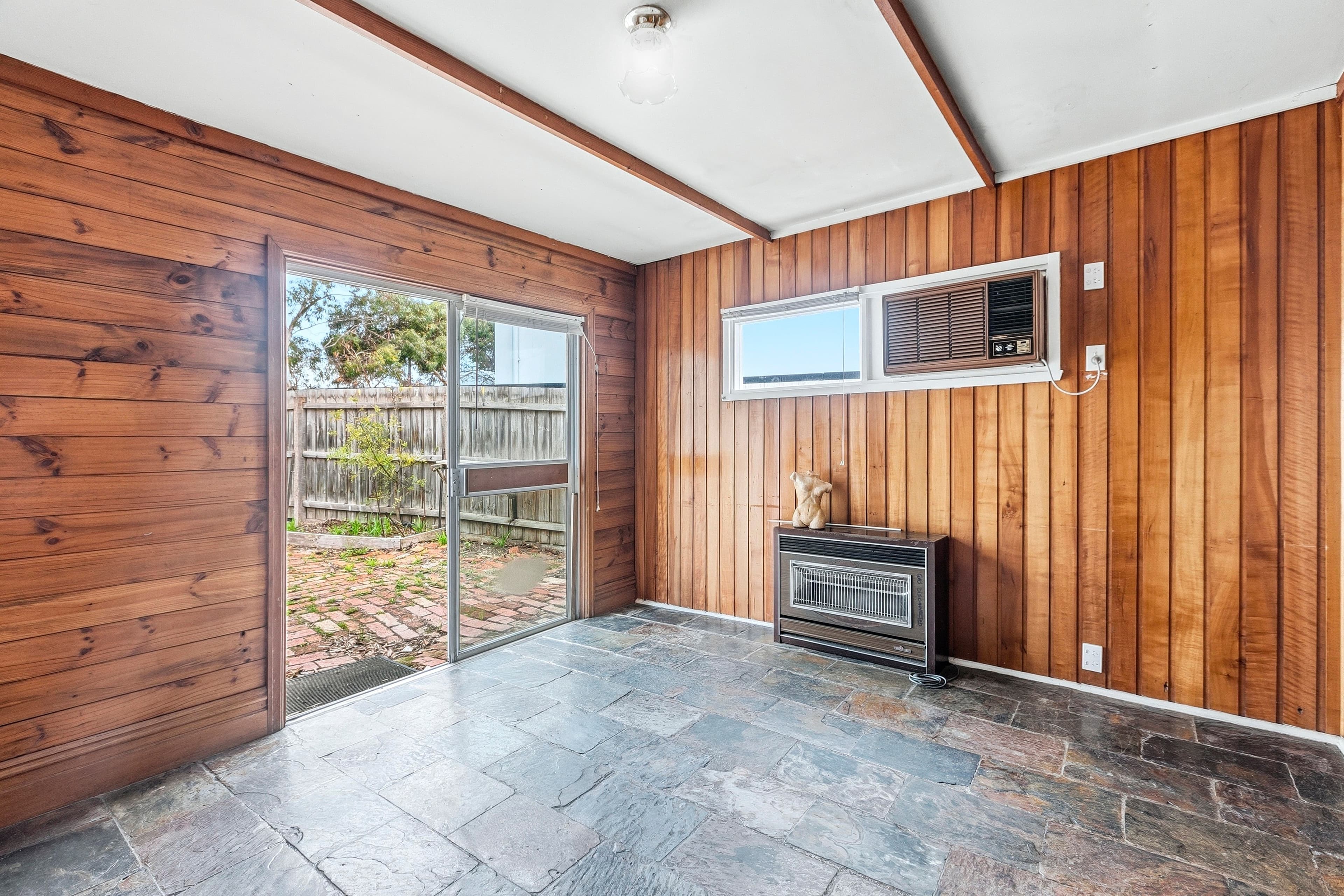 54 Tobruk Crescent, Williamstown - Thumbnail 8