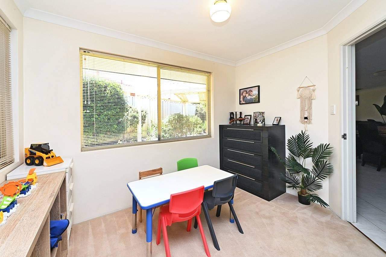 16 Camelot Grove, Carramar - Thumbnail 4