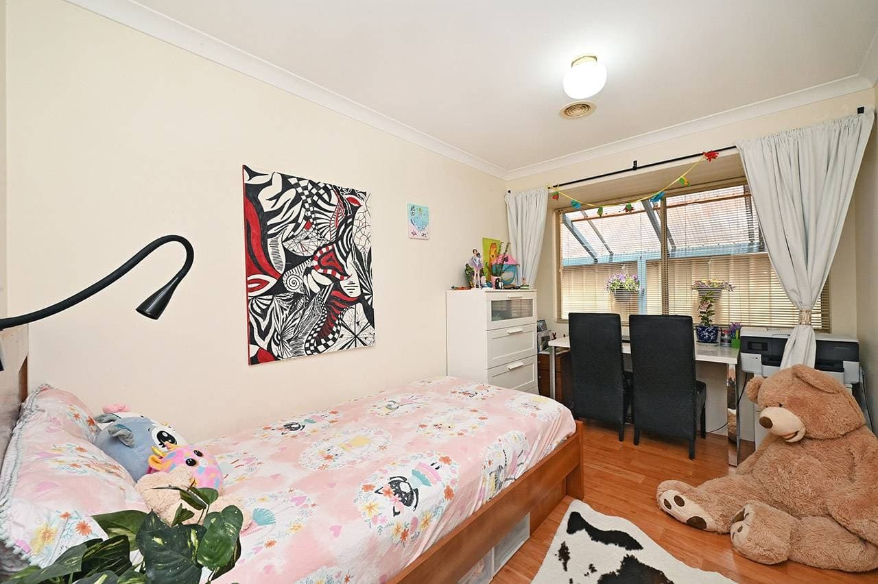 16 Camelot Grove, Carramar - Thumbnail 6