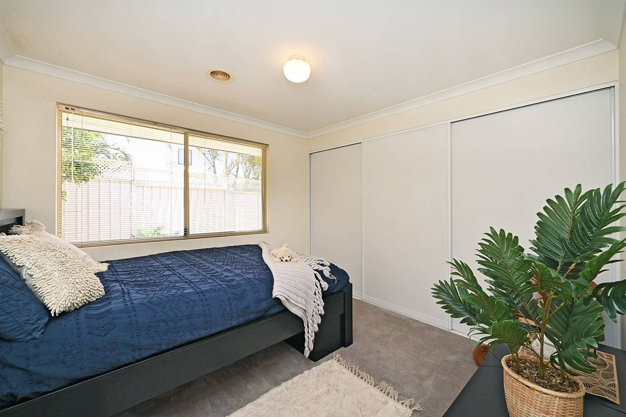16 Camelot Grove, Carramar - Thumbnail 7
