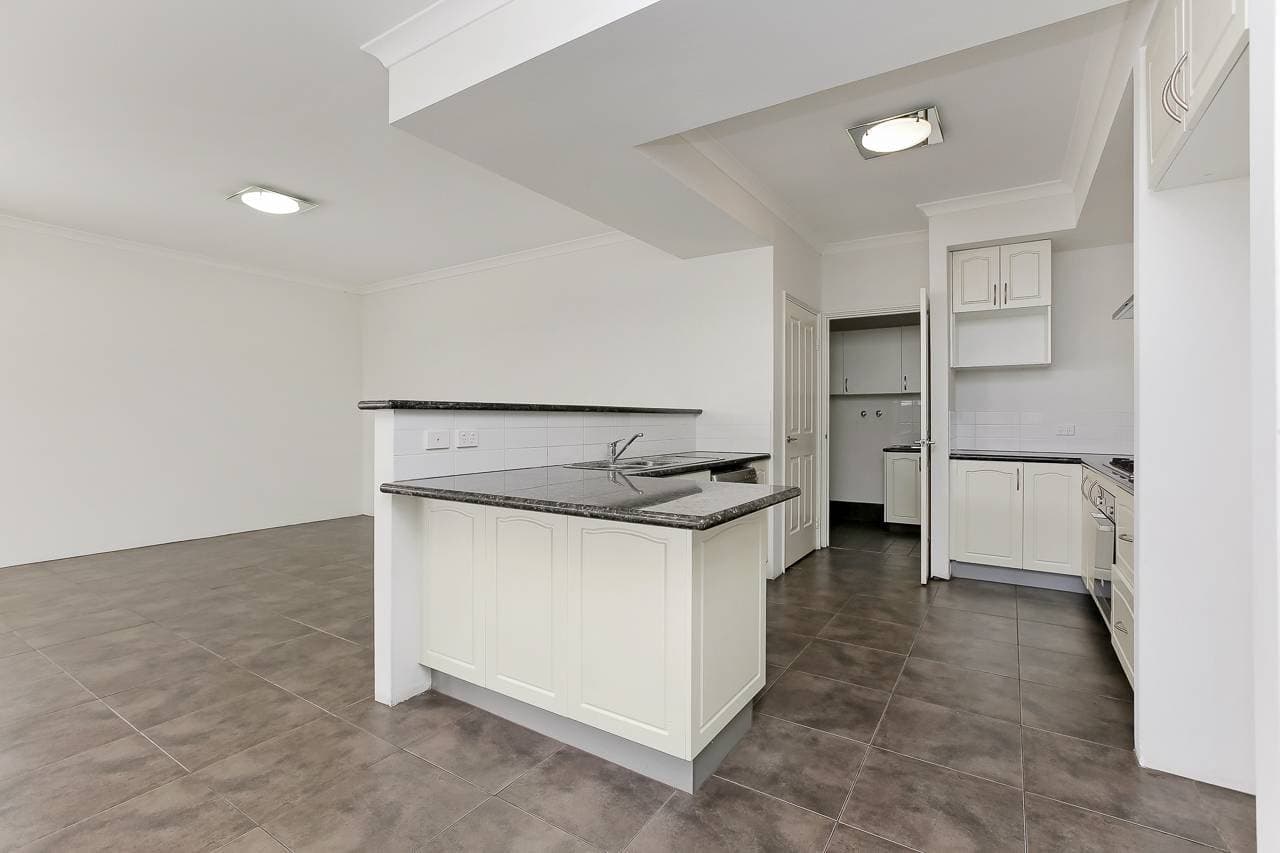 31 Ollave Cct, Aveley - Thumbnail 2