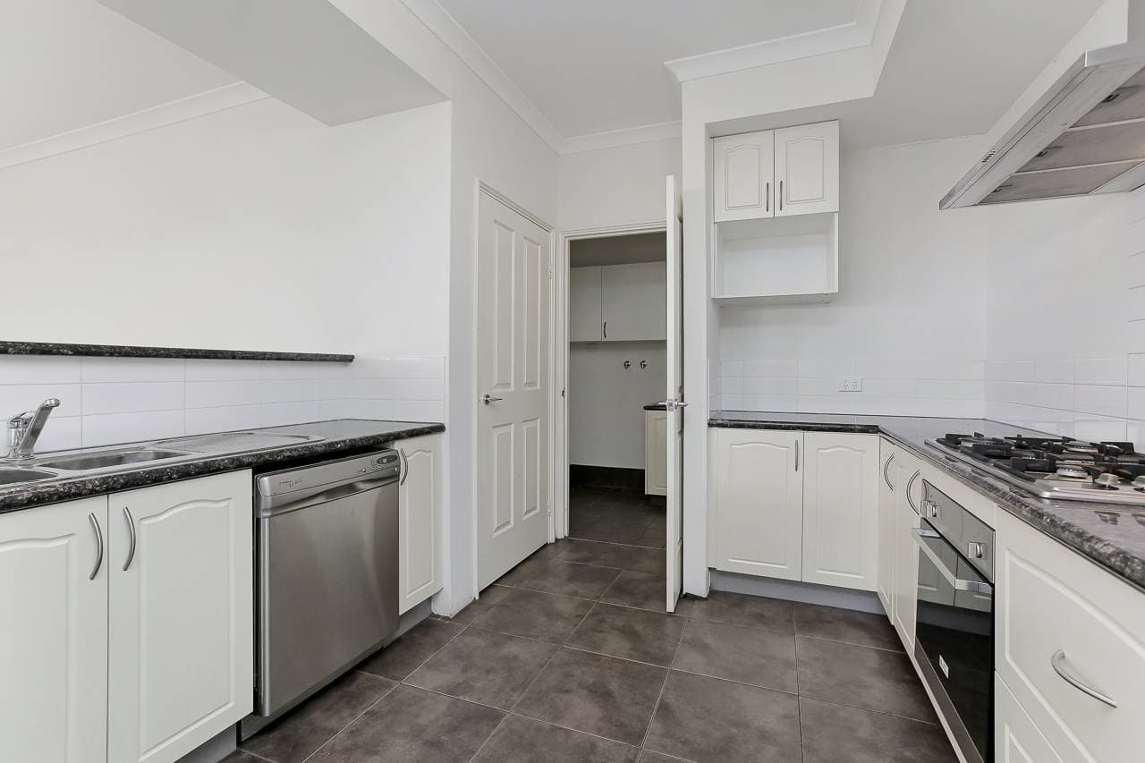 31 Ollave Cct, Aveley - Thumbnail 4