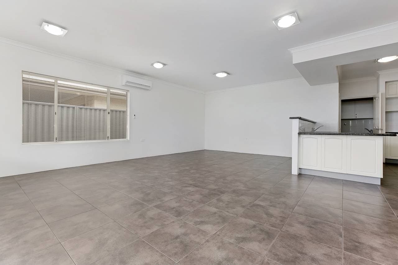 31 Ollave Cct, Aveley - Thumbnail 6