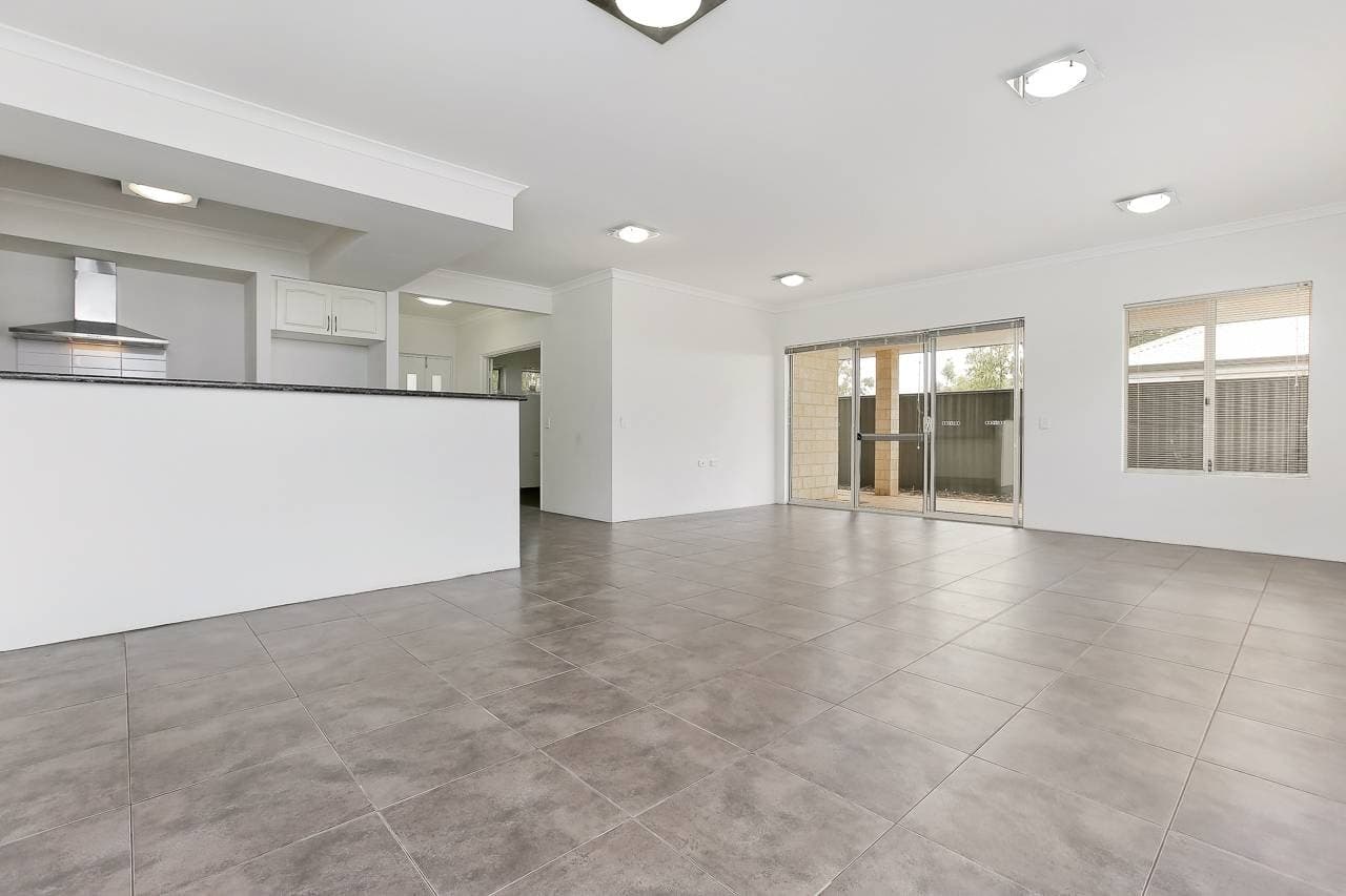 31 Ollave Cct, Aveley - Thumbnail 7