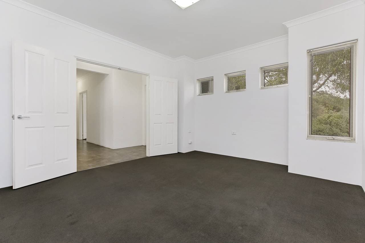 31 Ollave Cct, Aveley - Thumbnail 8