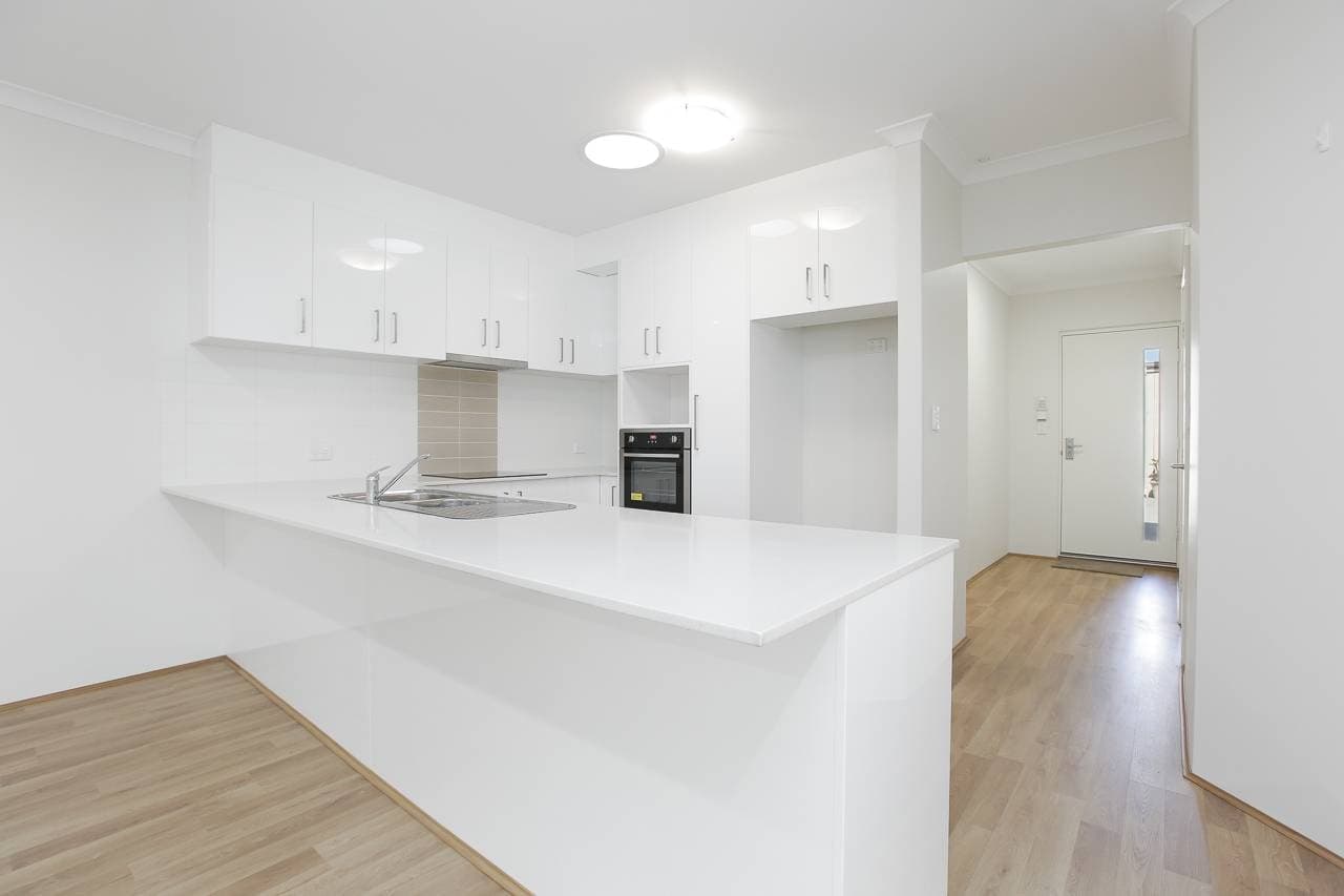 Unit 2, 103 Caridean St, Heathridge - Thumbnail 2