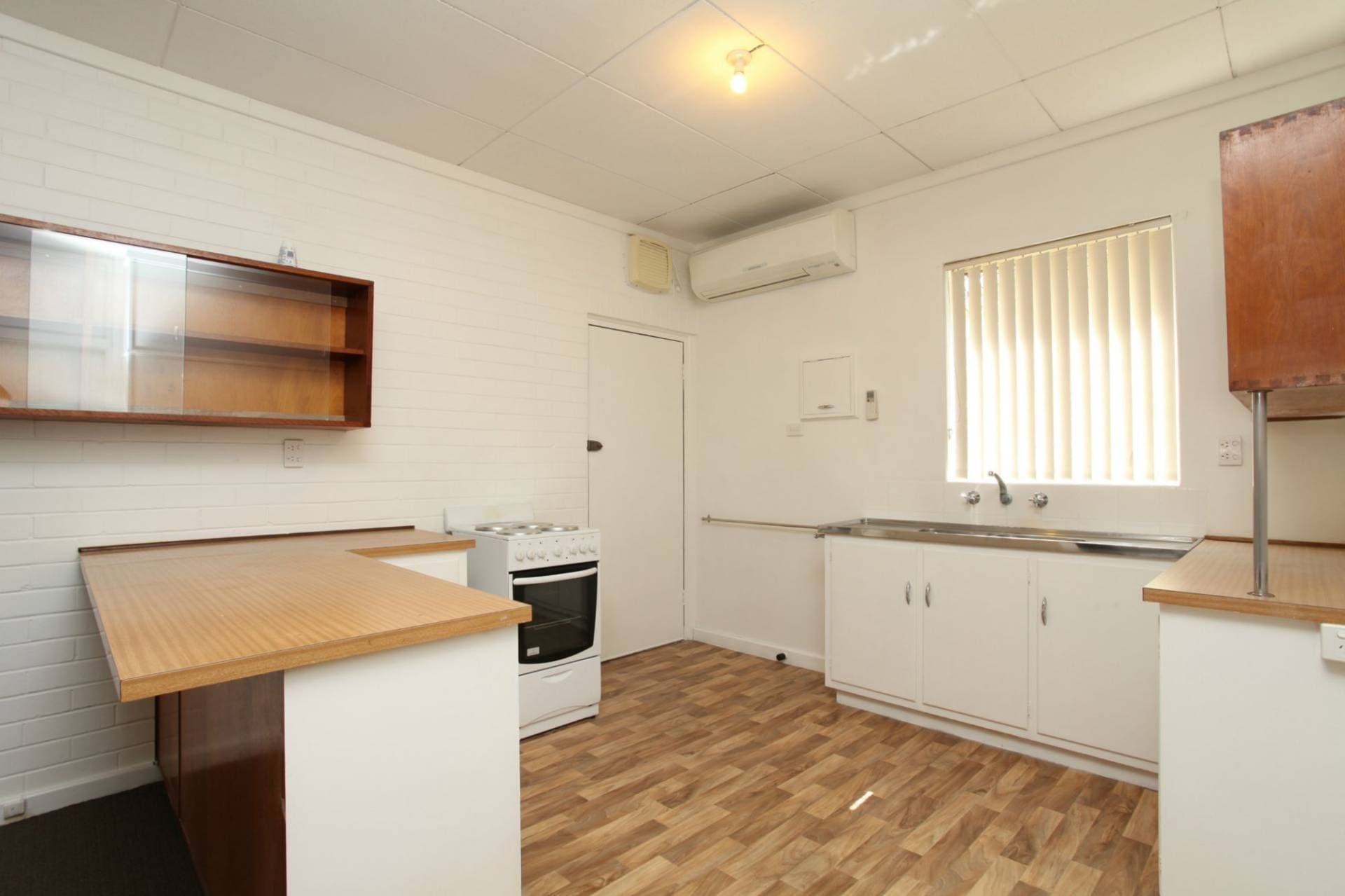 1B, 92 Alexander Drive, Dianella - Image 1