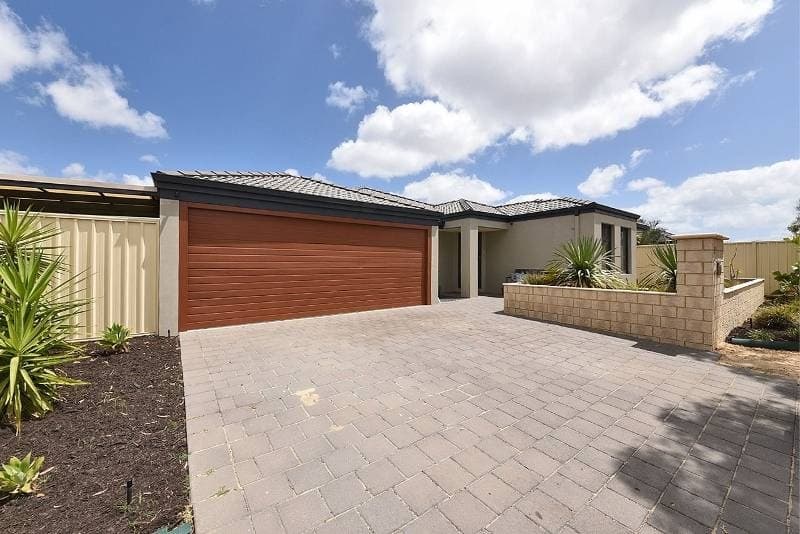 220 Golf Links Drive, Carramar - Thumbnail 3