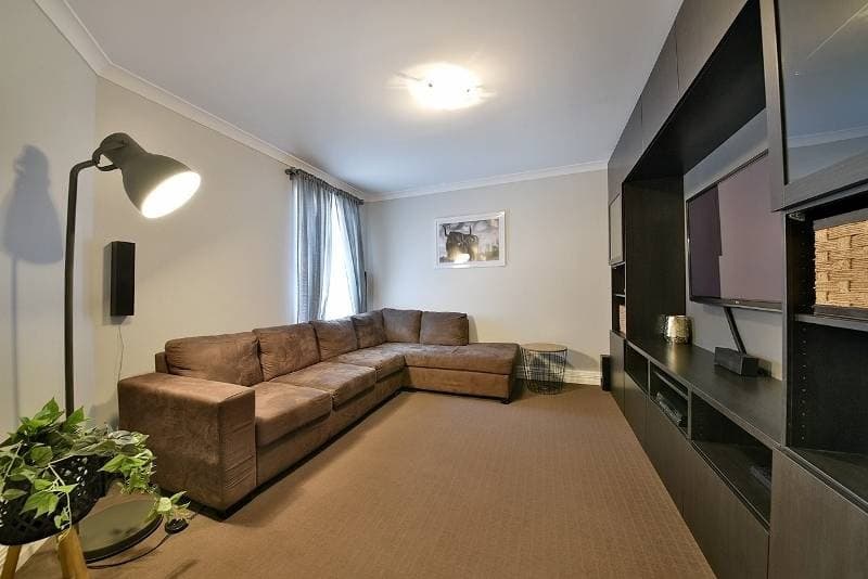 220 Golf Links Drive, Carramar - Thumbnail 4