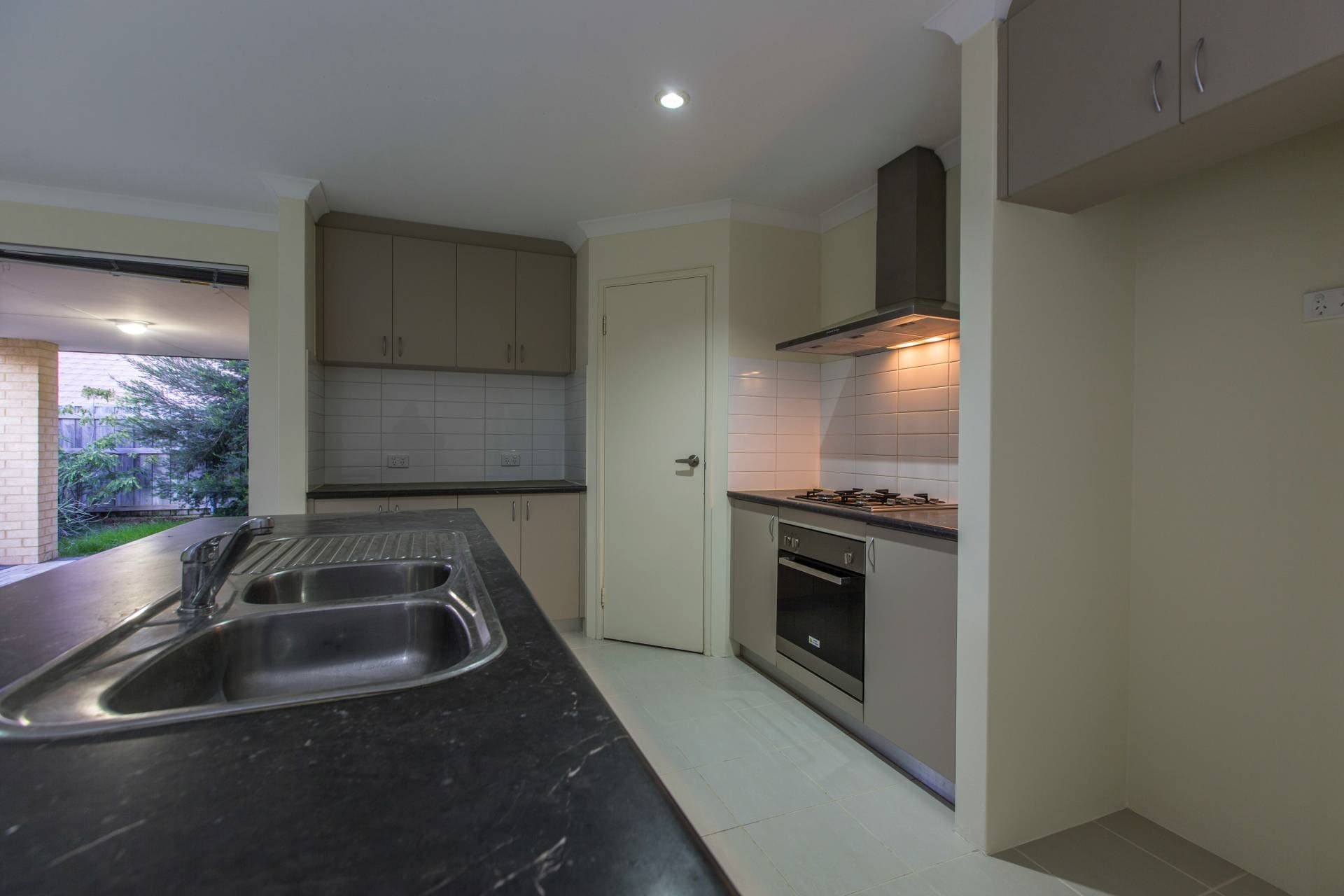 6 Gippsland Way, Ellenbrook - Thumbnail 8